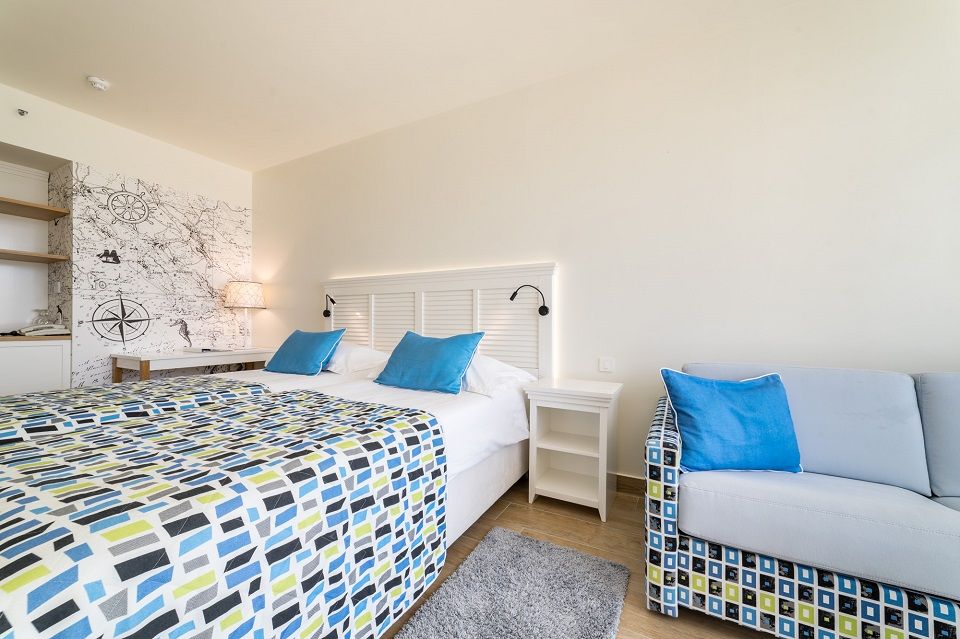 Double or Twin Large Room 27m² on the Courtyard/ Garden side with French Balcony-2