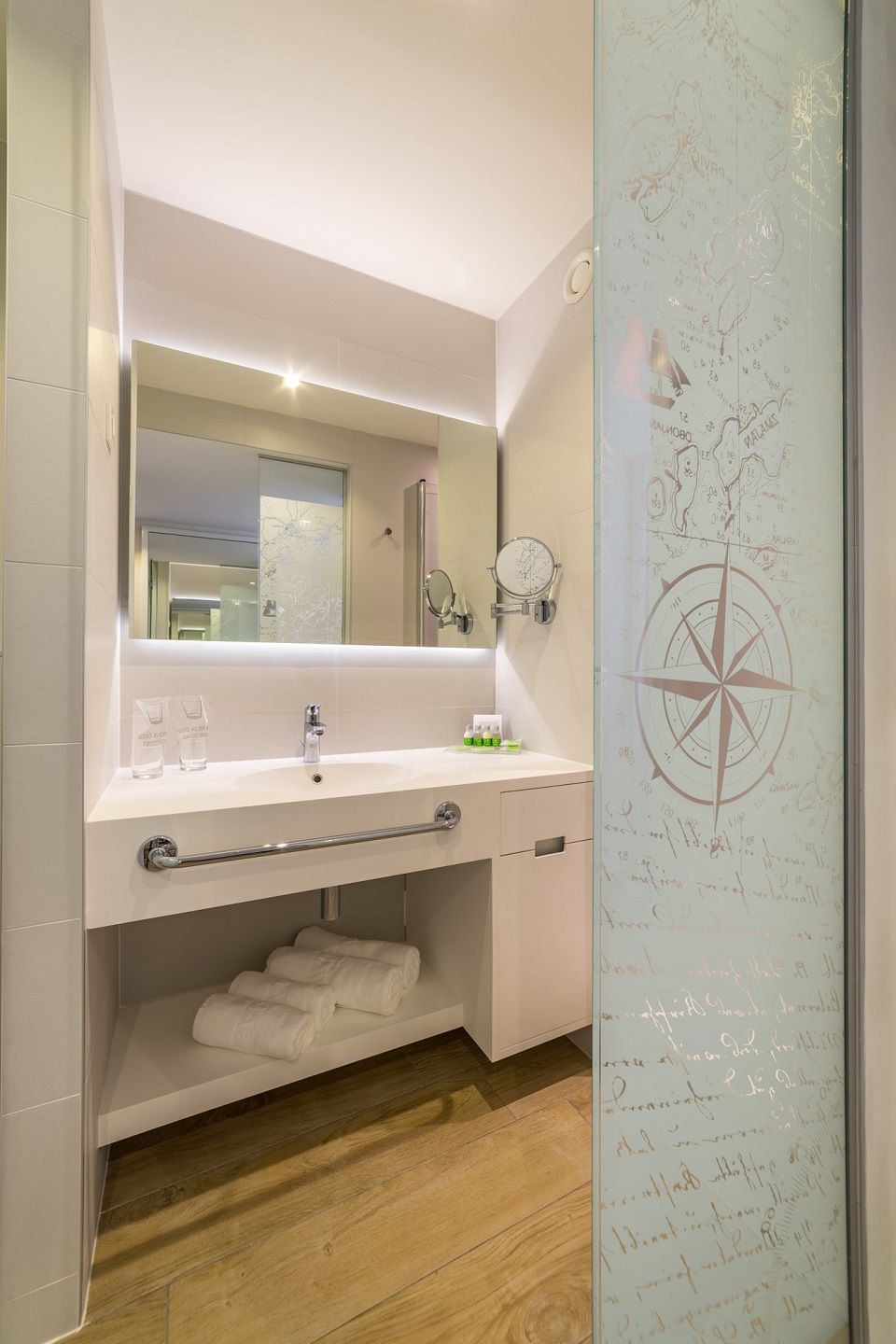 Dvokrevetna Soba 22m² Dvorište / Vrt Strana sa Francuskim Balkonom-4