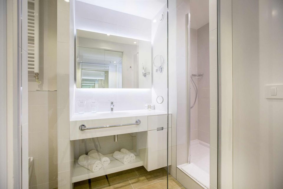 Dvokrevetna soba Extra Large + 2 42.50m² Pogled Hotelski Atrium-2