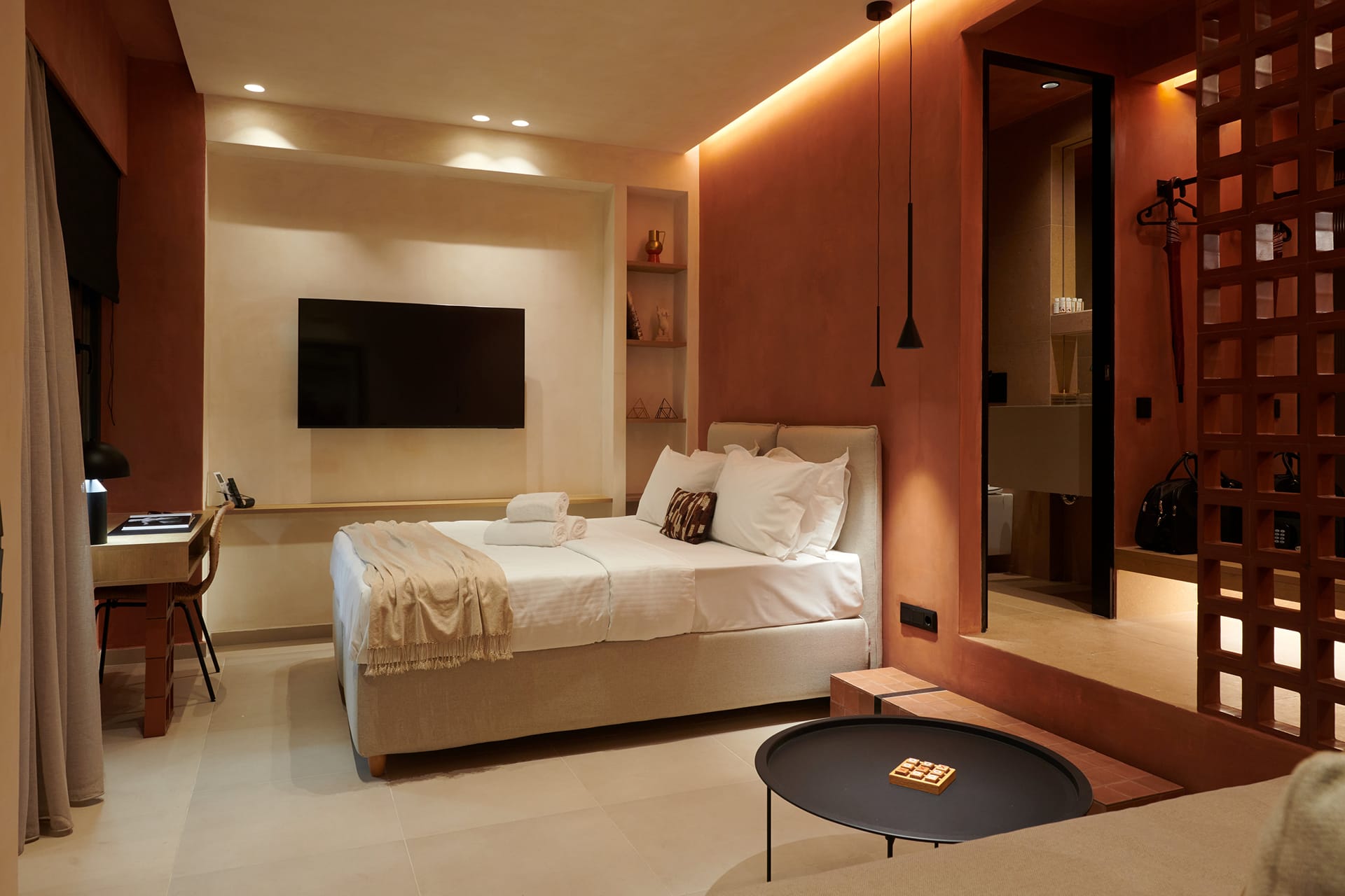 V13-Boho Suite (in Veranzerou Str. 13)