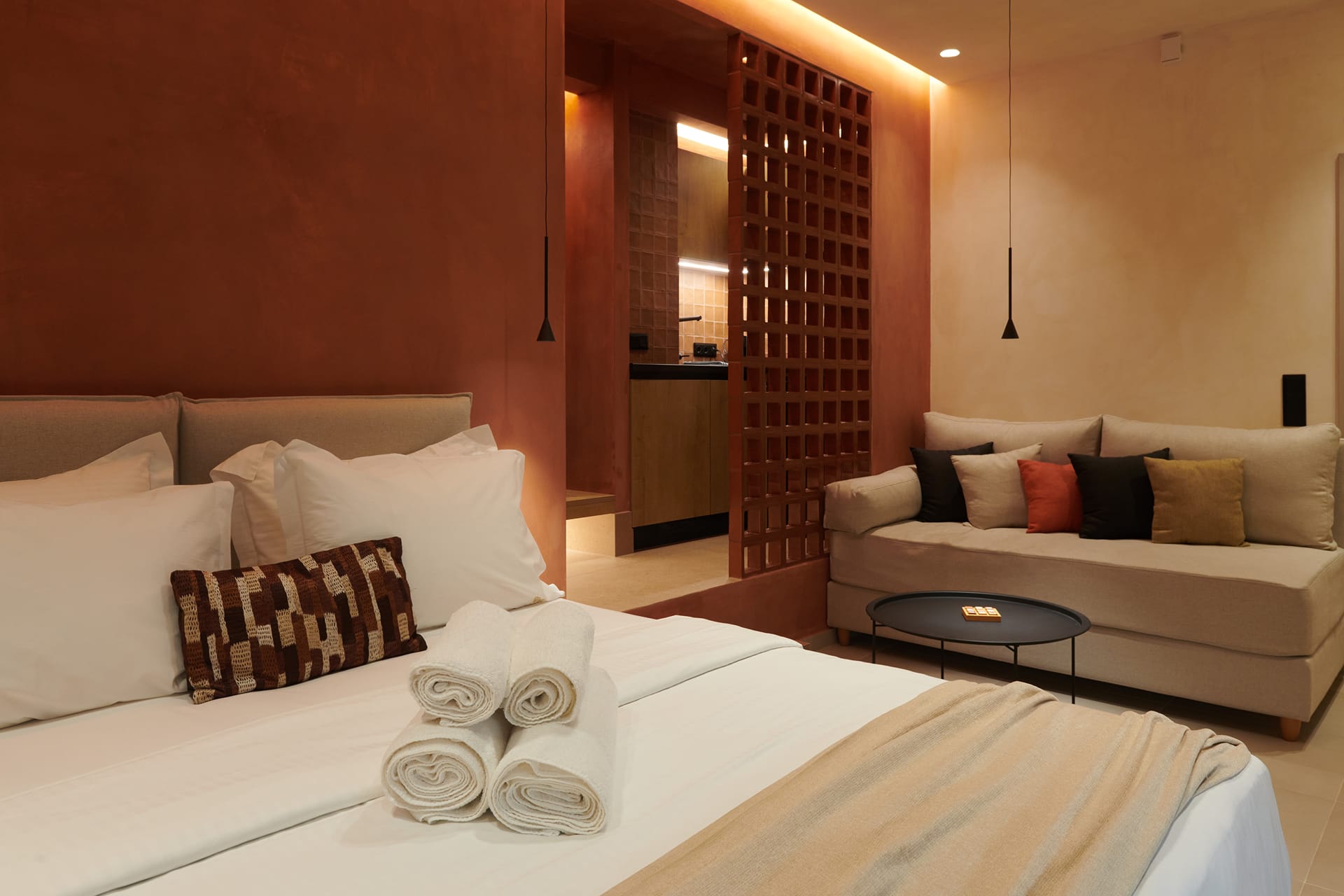 V13-Boho Suite (in Veranzerou Str. 13)