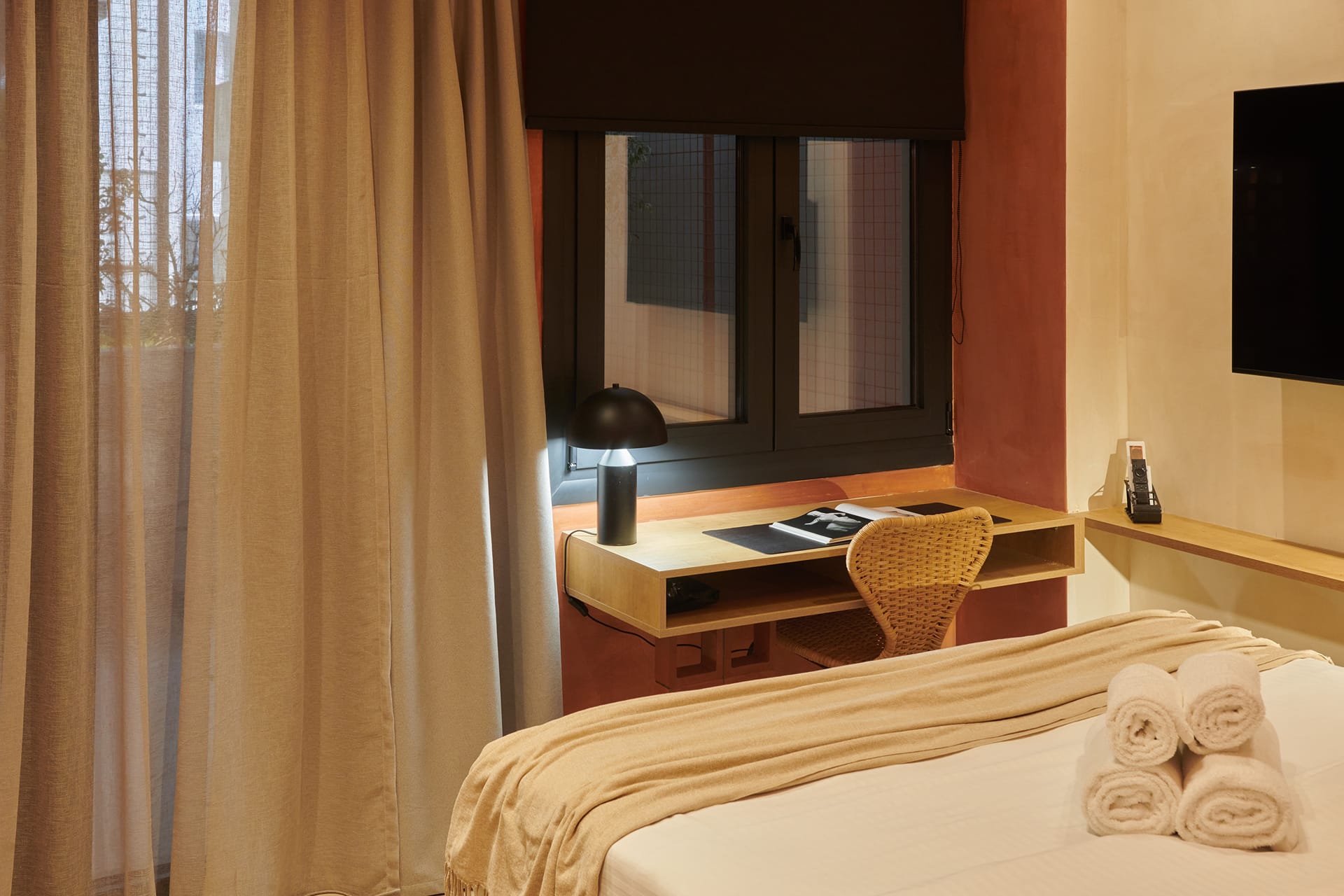 V13-Boho Suite (in Veranzerou Str. 13)