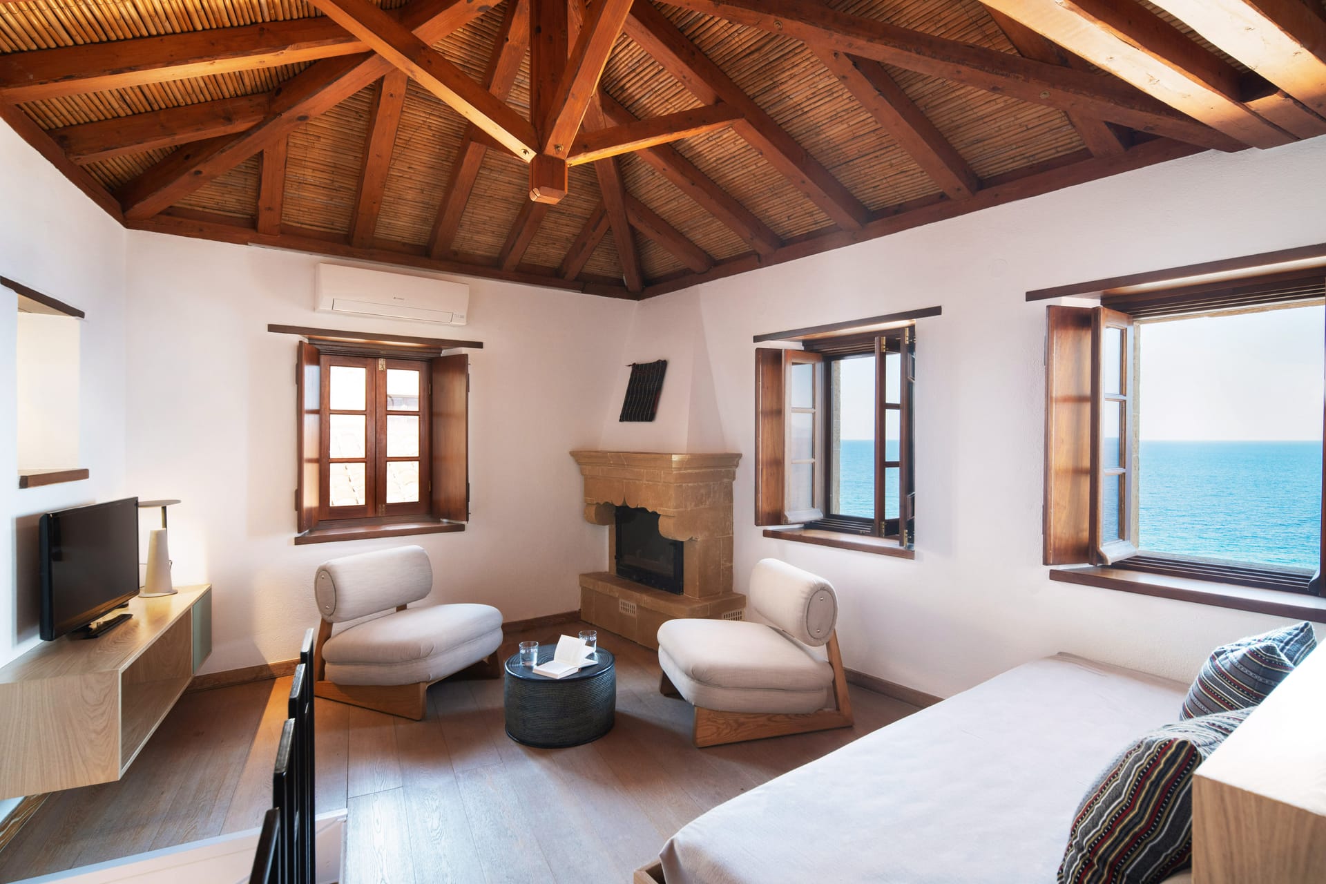  Split-Level Two-Bedroom Suite "Menekses"