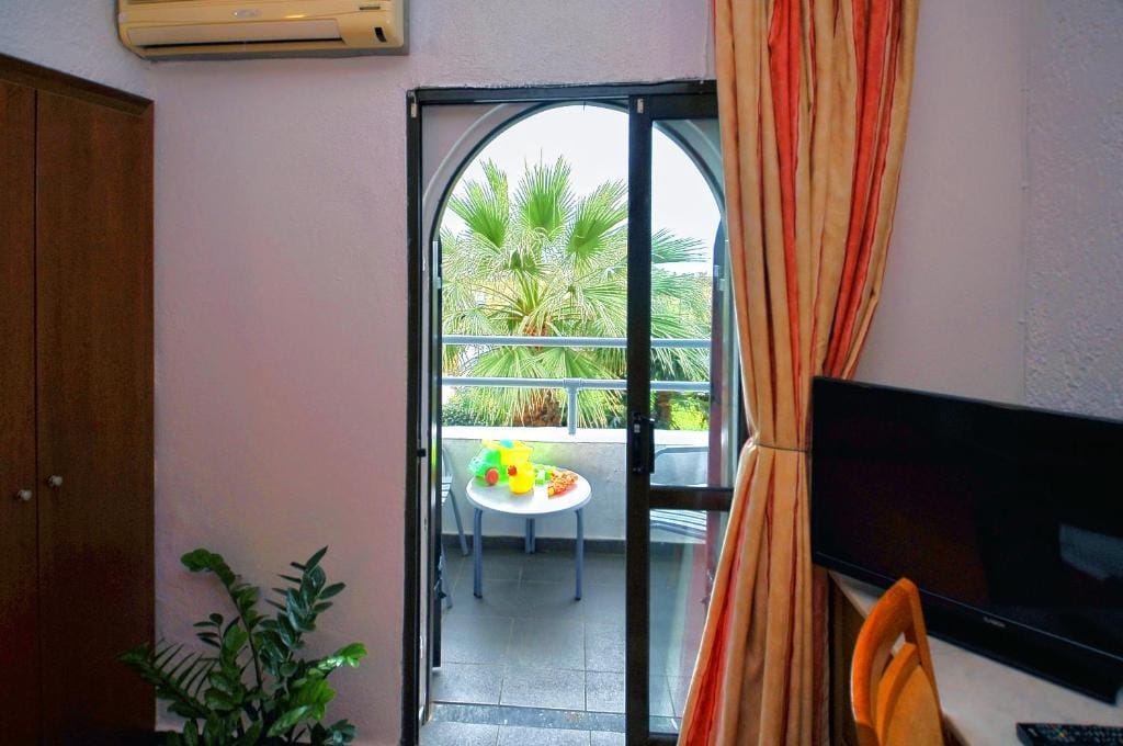 Standard Room with Garden View