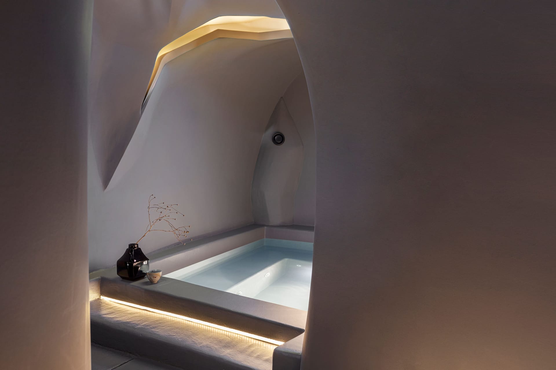 Honeymoon Suite Sunset View with Outdoor Hot Tub &amp; Indoor Plunge Pool