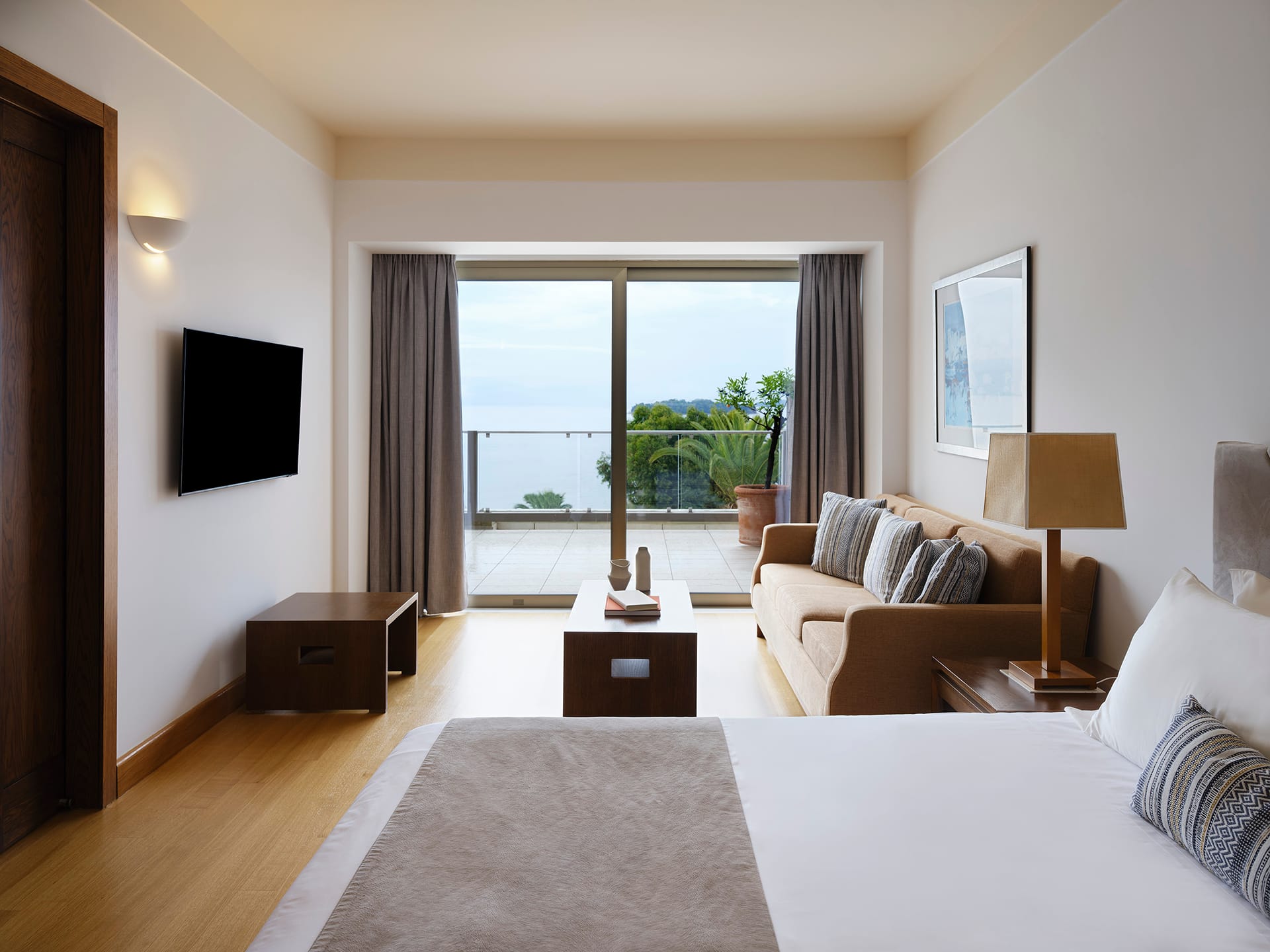 Deluxe One (1) Bedroom Suite Sea View-Main Building