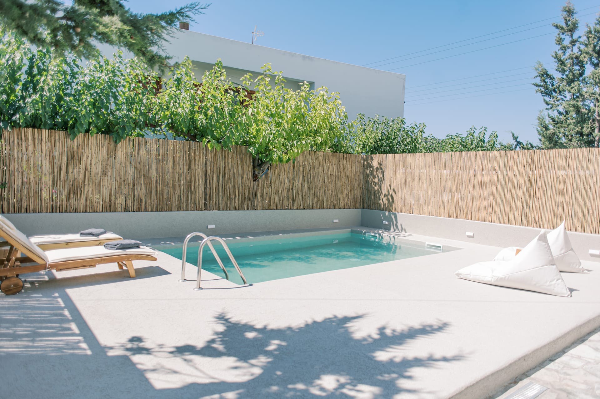Deluxe Pool house in the village