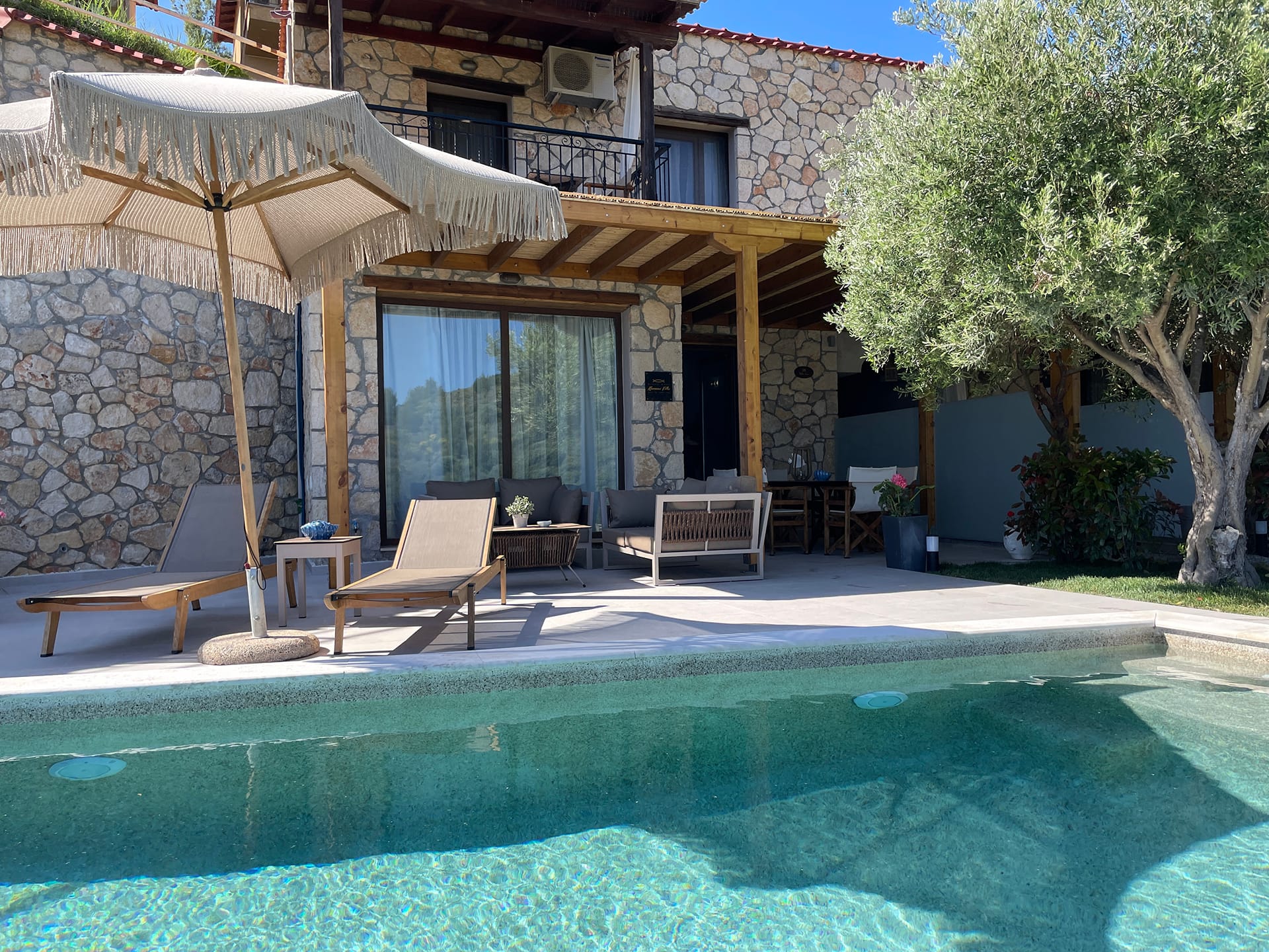 Villa with Private Pool & Sea View-Capacity 6