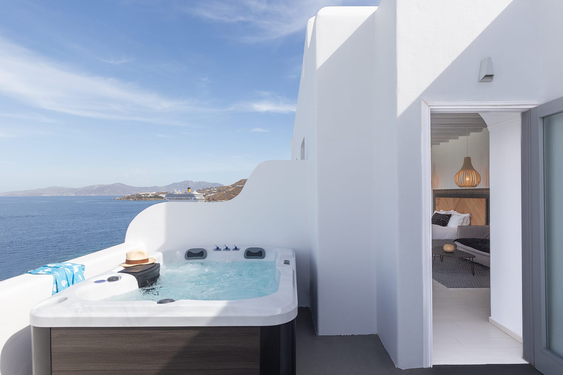 Deluxe Sea View Suite with Outdoors Jacuzzi