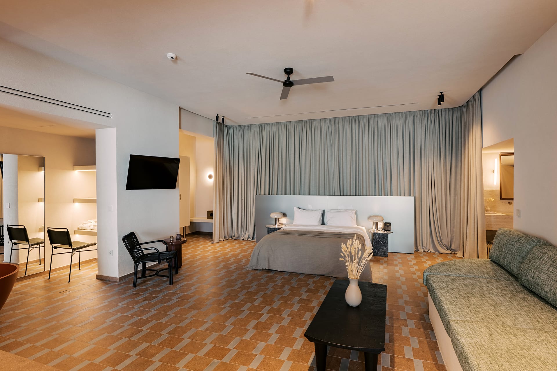 Premium Suite with Private Heated Pool 110m²