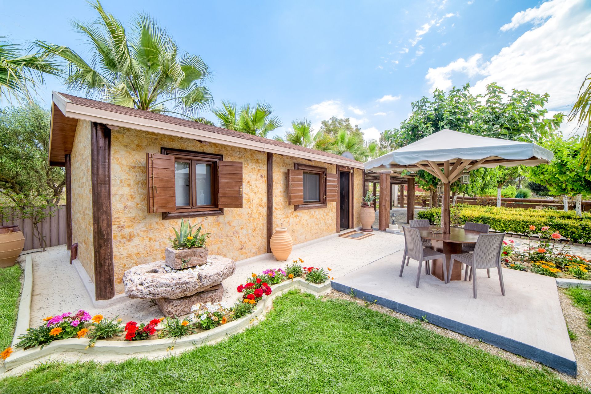Deluxe Bungalow with Pool View