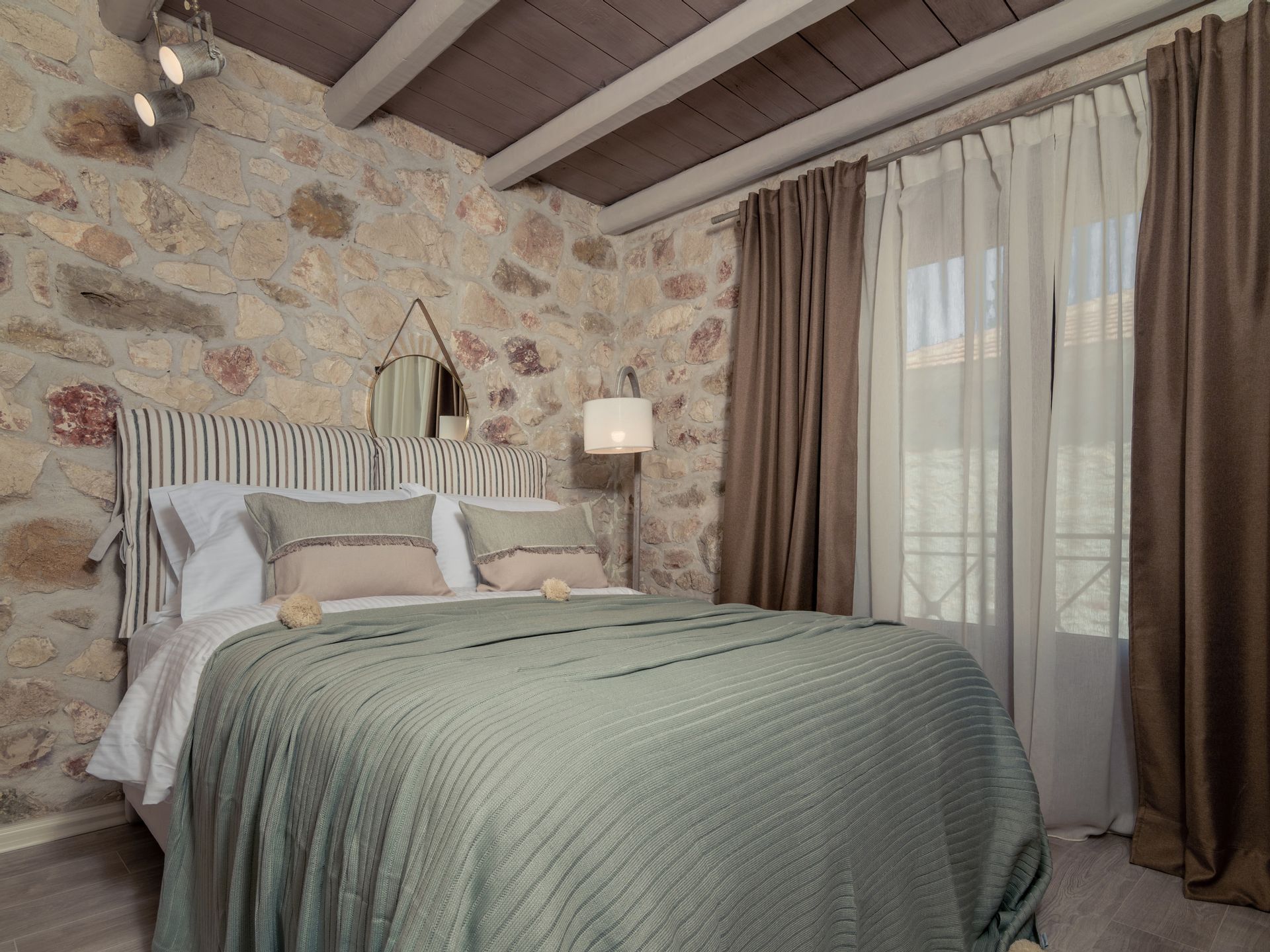 Grand  Four-Bedroom Villa with Pool View