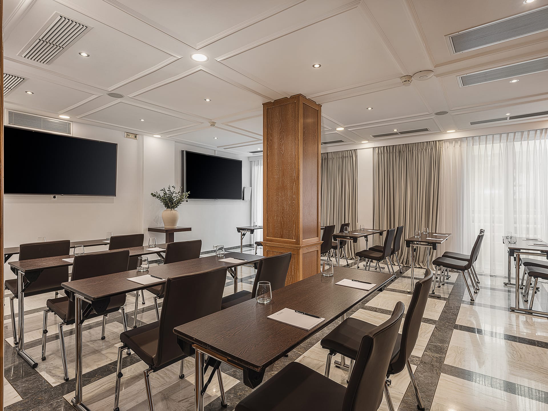 Kydon, The Heart City Hotel, ,