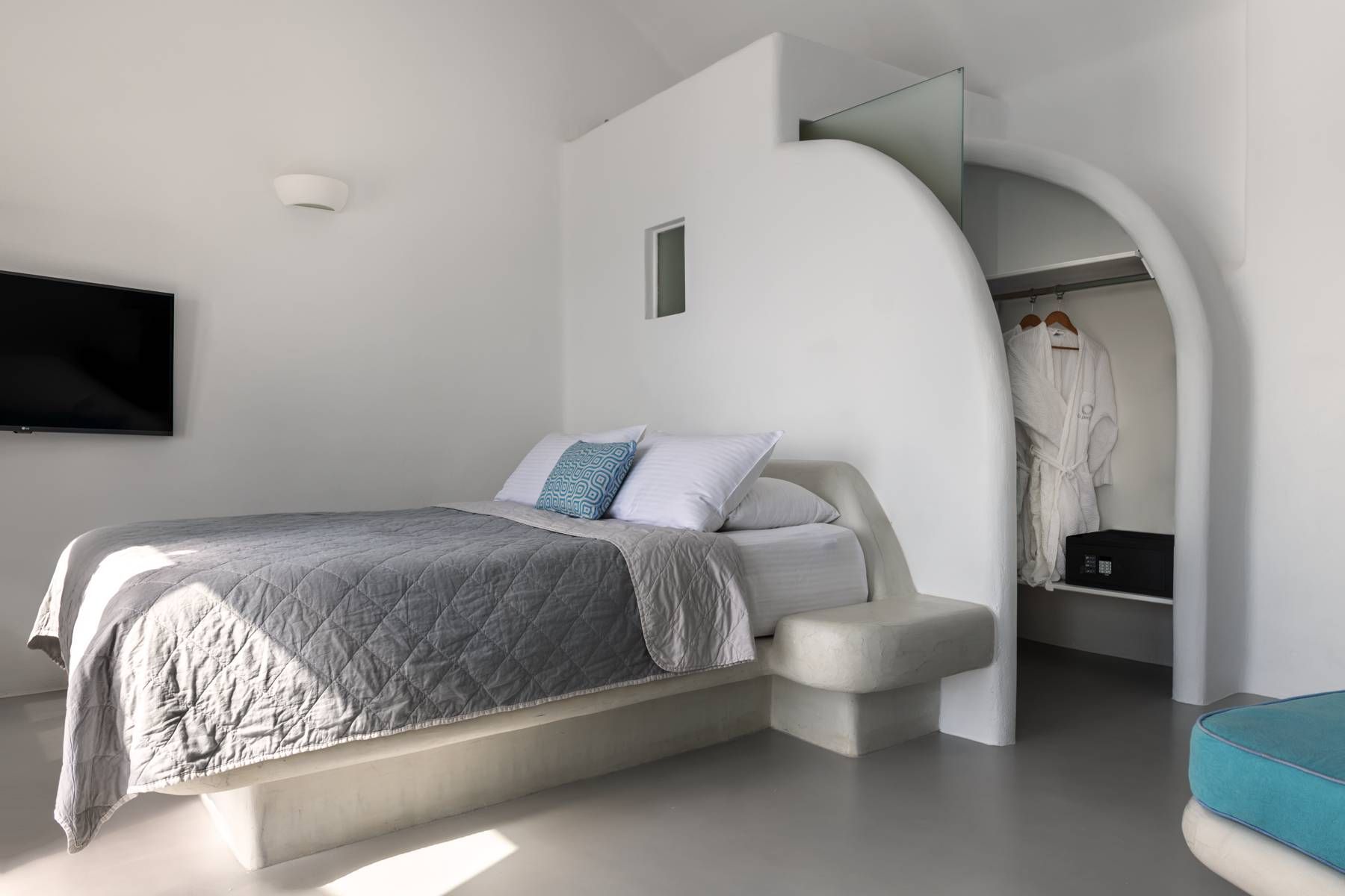 Junior Suite with Outdoor Hot Tub and Caldera View La Perla Villas