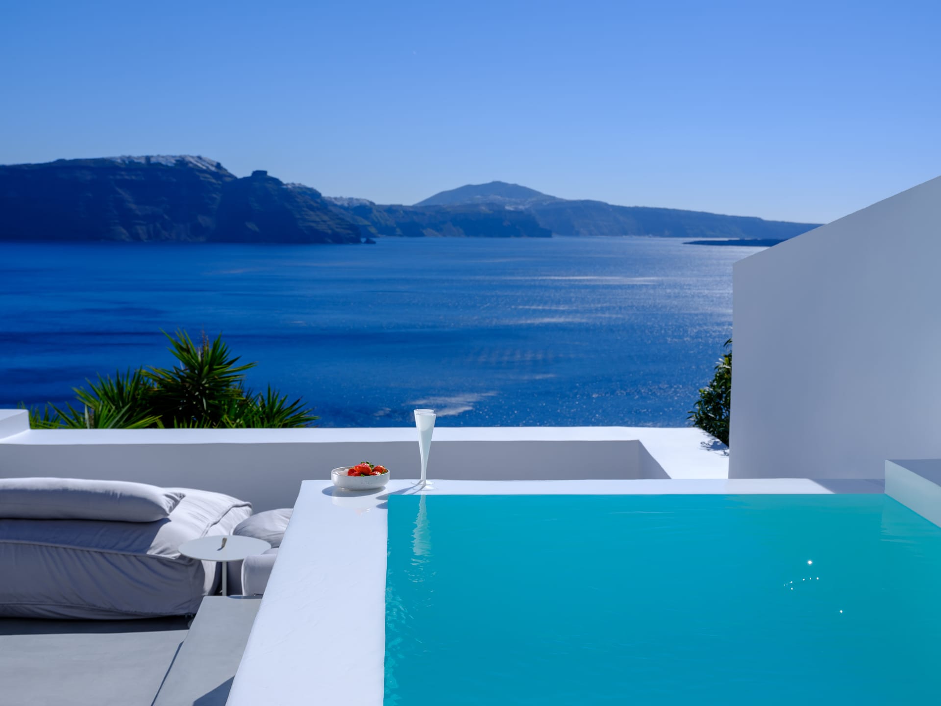 Lathouri Cave Villa with Heated Plunge Pool