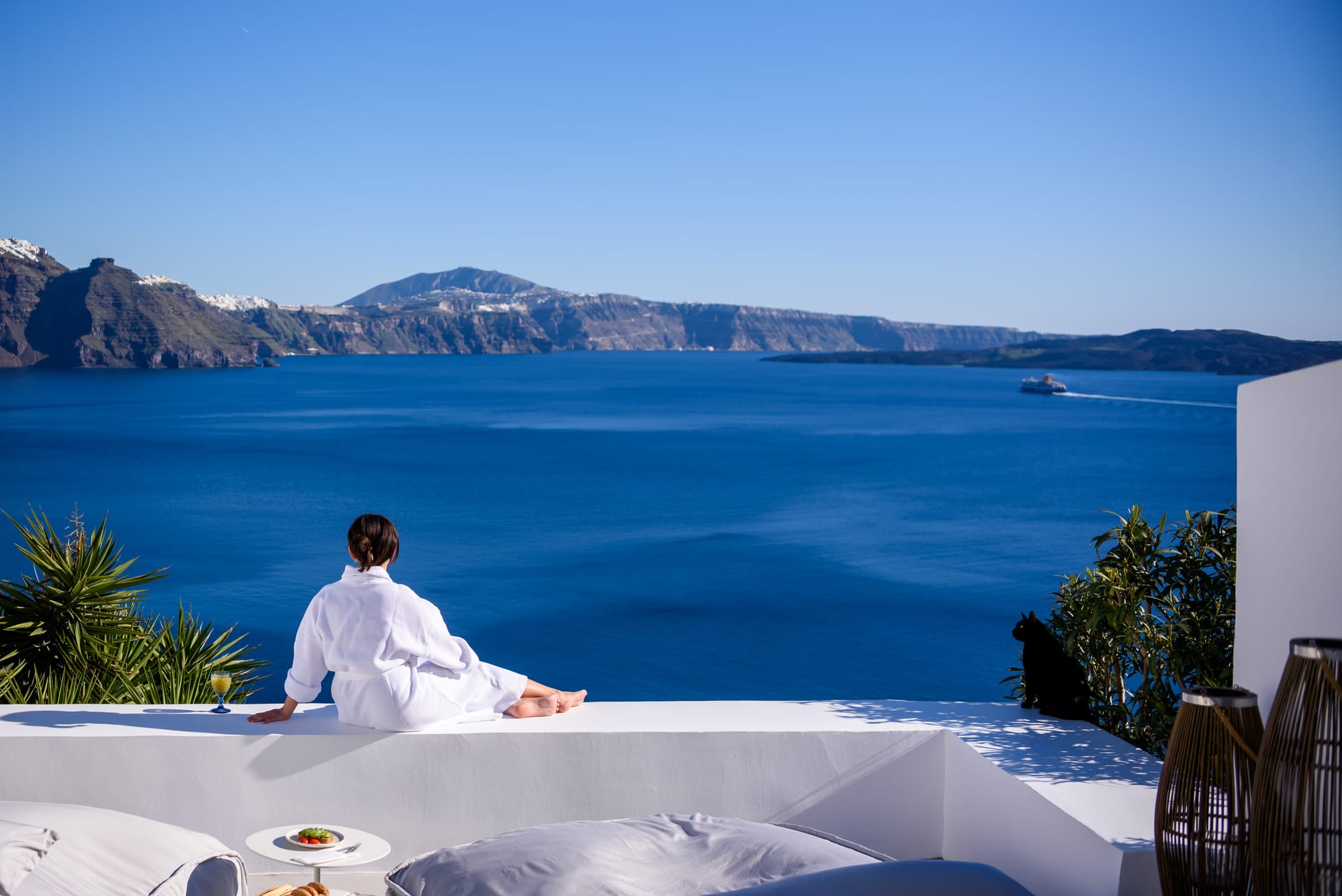 Lathouri Cave Villa with Heated Plunge Pool