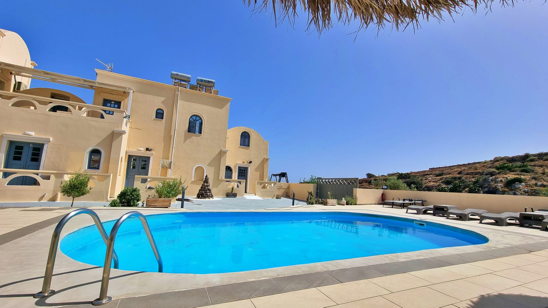 Leon Santorini 3 * Leon Santorini 3 *