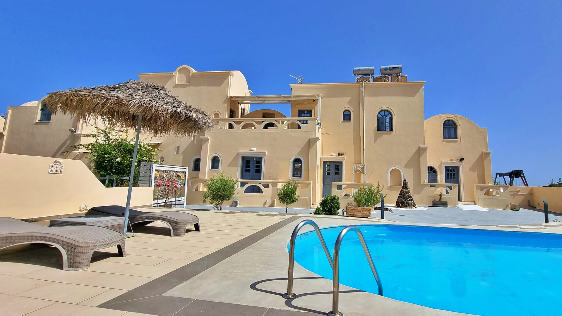 Leon Santorini 3 * Leon Santorini 3 *