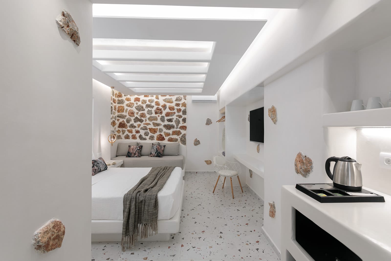 Elegant Room with Private Patio Semi Basement Liana Beach Hotel