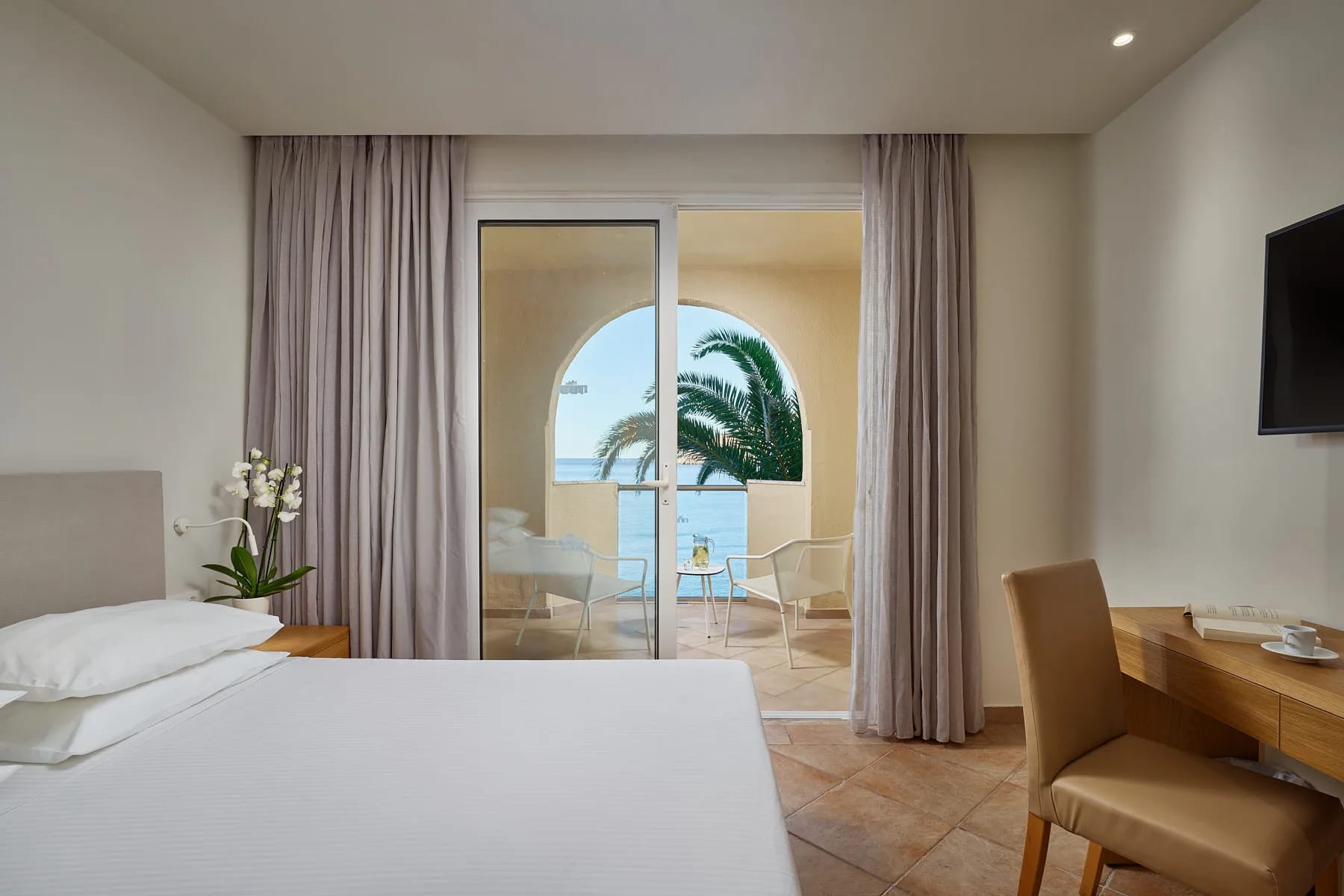 Lindos Royal Resort, Lindos, Grčka — Deluxe Junior Suite Beachfront