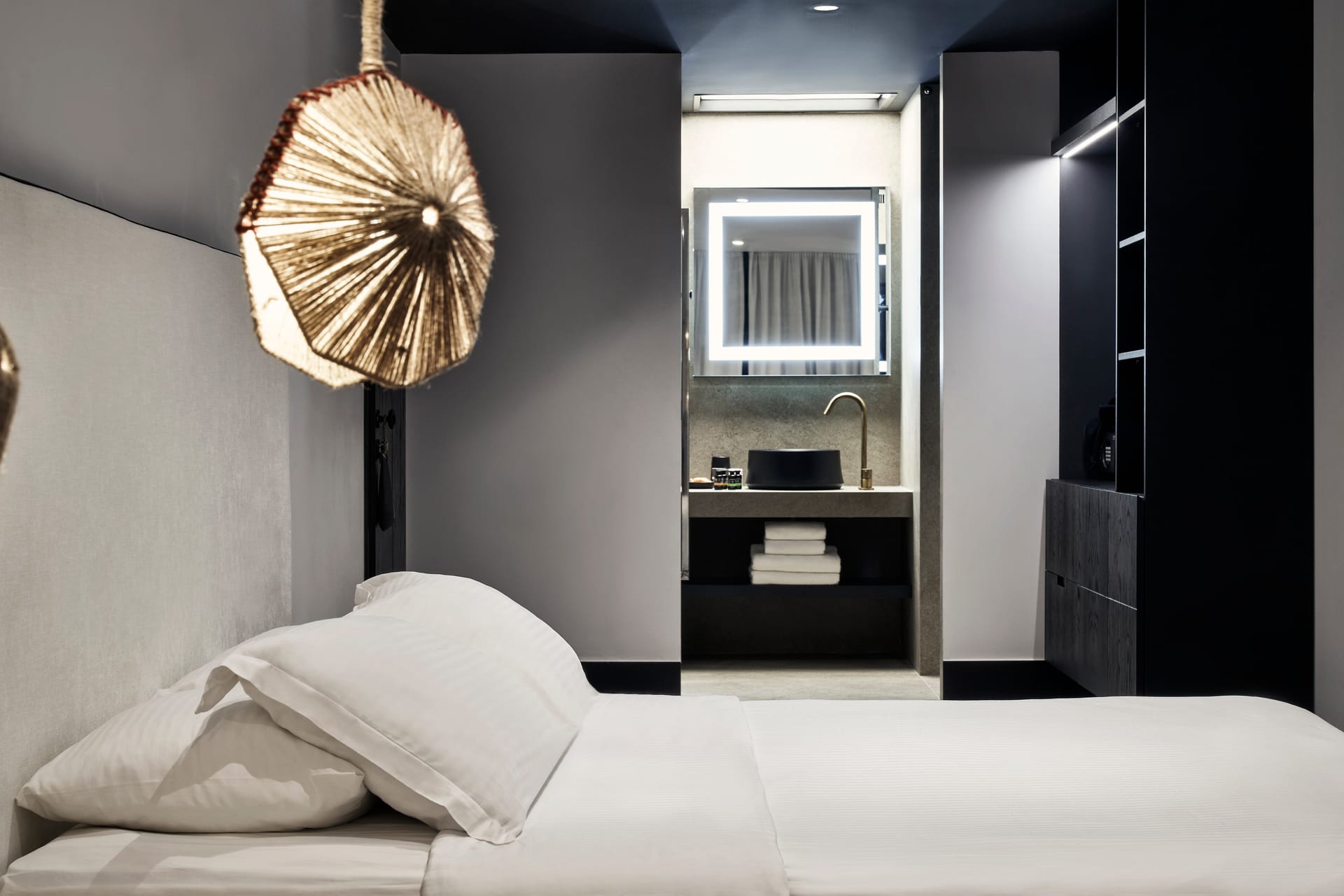 Connecting Design Sea View Suite with Hot Tub