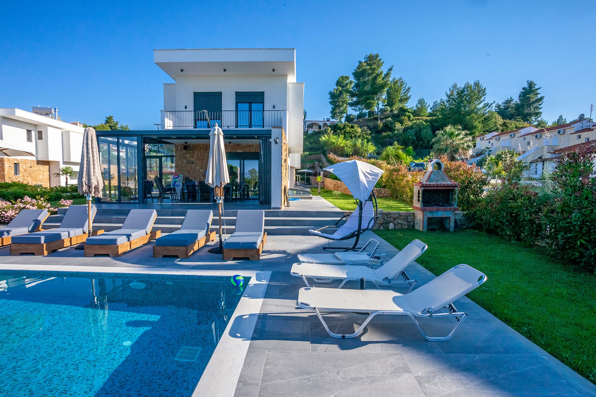 Megan Luxury villa with private pool Pefkohori