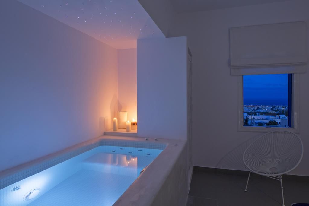 Honeymoon Room with Indoor Jacuzzi
