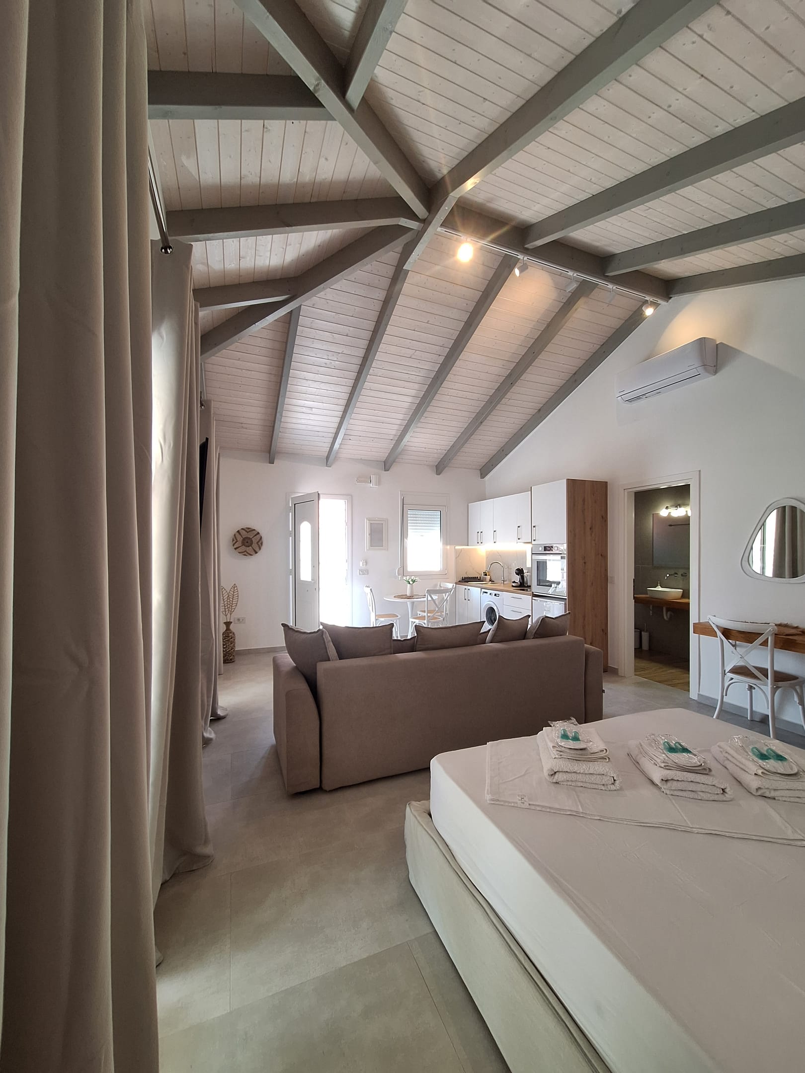 Luxury Apartments Kanali
