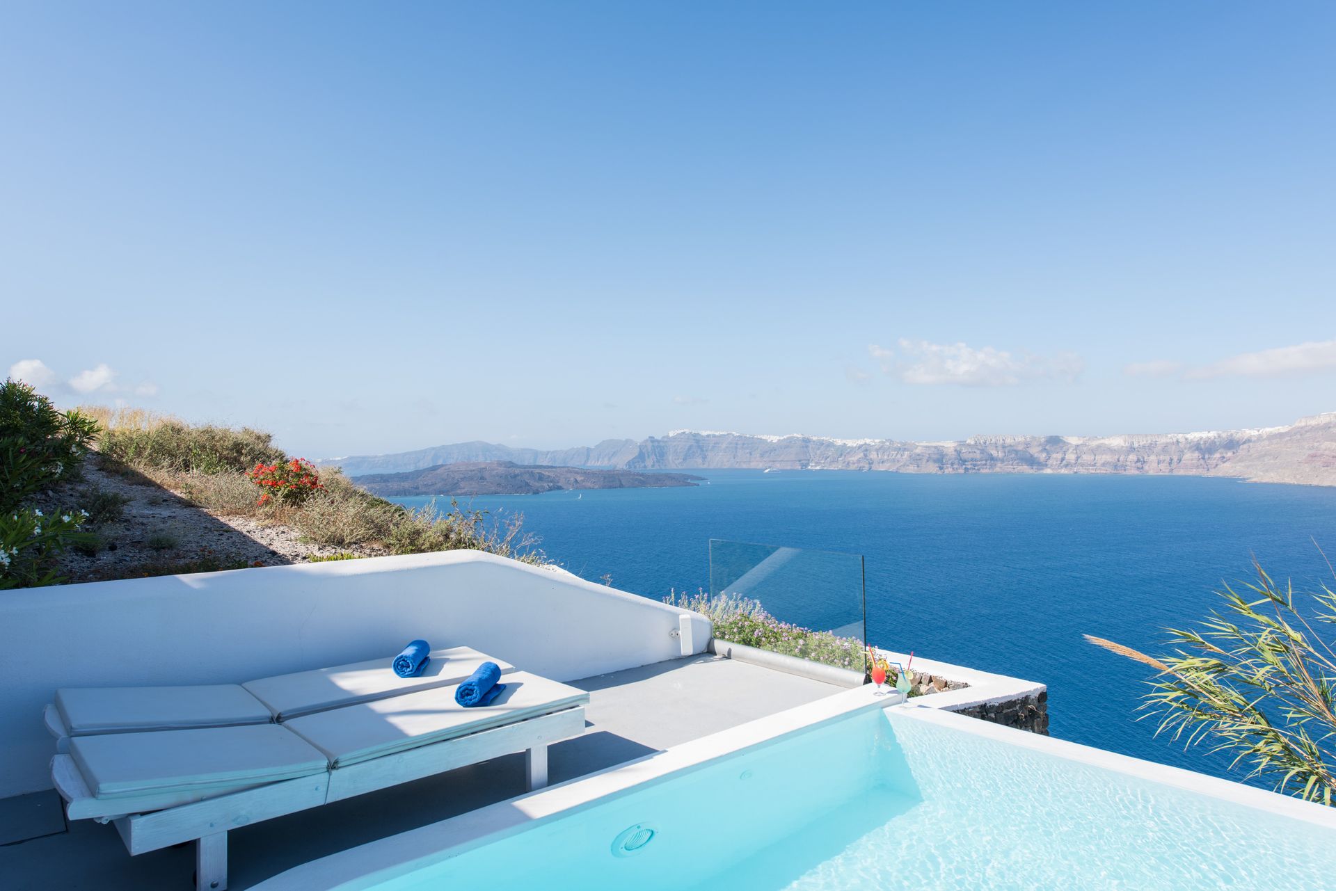 Junior Suite with Private Pool - Cliff edge Caldera Sea View