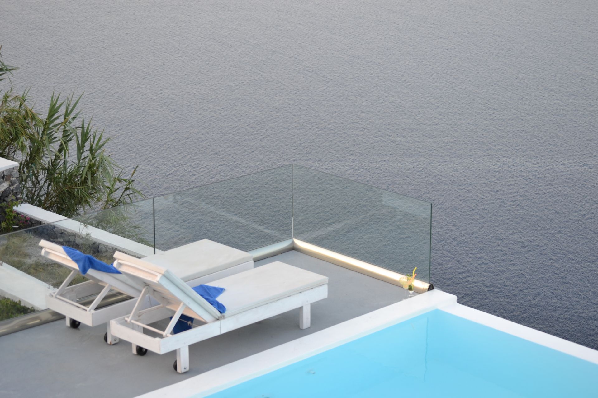 Junior Suite with Private Pool - Cliff edge Caldera Sea View