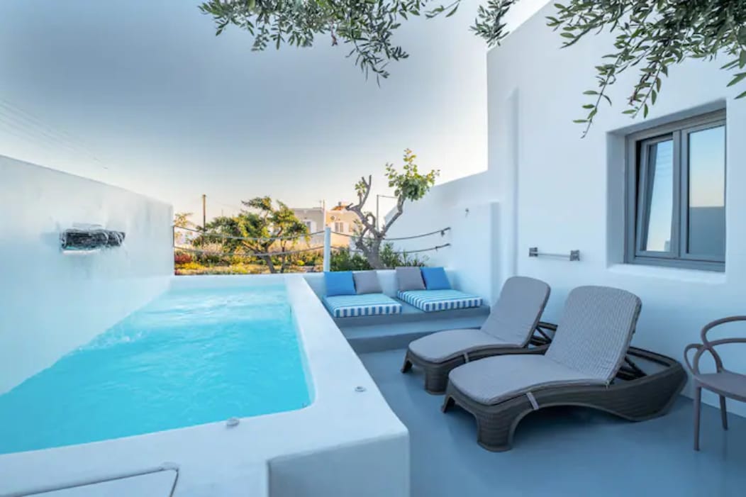Deluxe Suite with Hot Tub