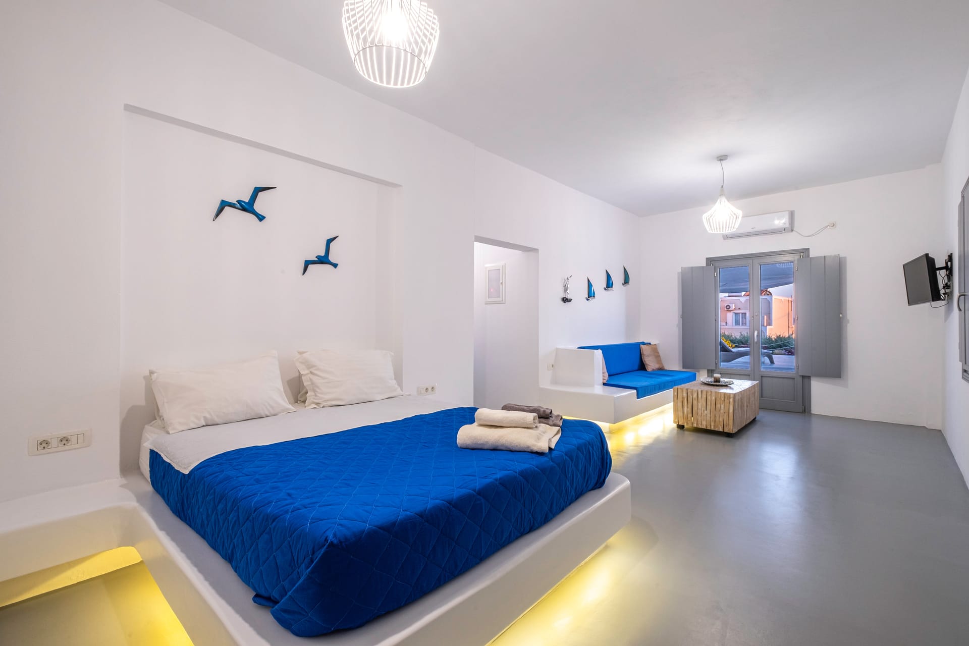 Deluxe Suite with Hot Tub