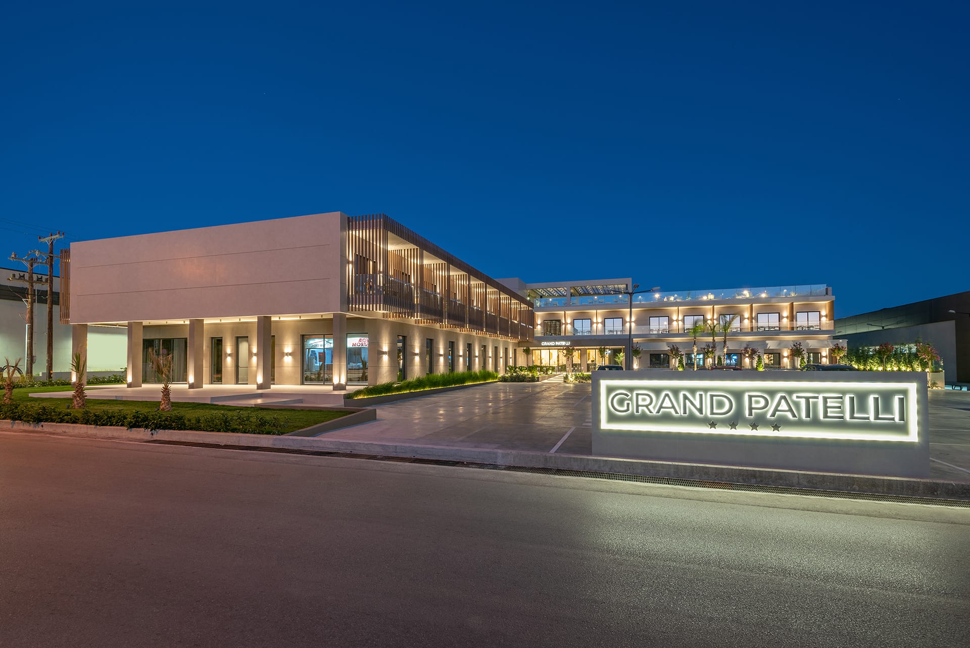Grand Patelli is a modern four‑star hotel in Myrina, Limnos, enjoying a privileged location near the historic center of the town. With stunning views of the Castle of Myrina and a refined level of hospitality, it offers an elevated and memorable stay.