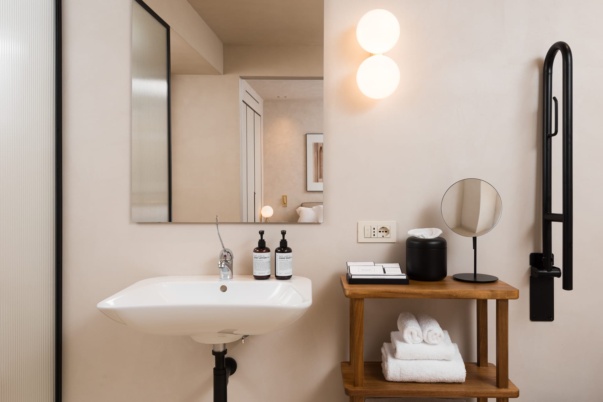 Large studio Ground level