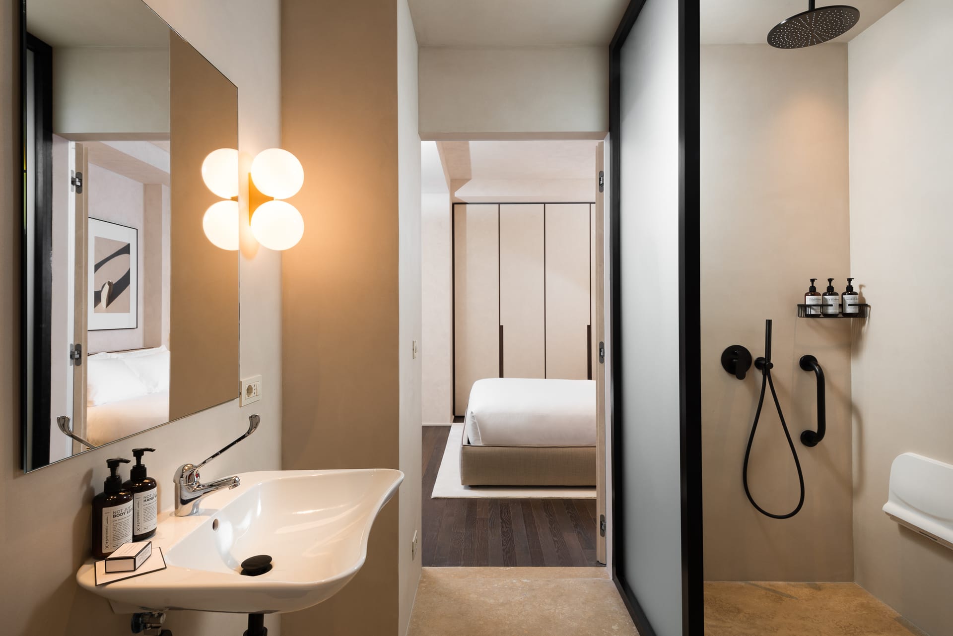 Large studio Ground level