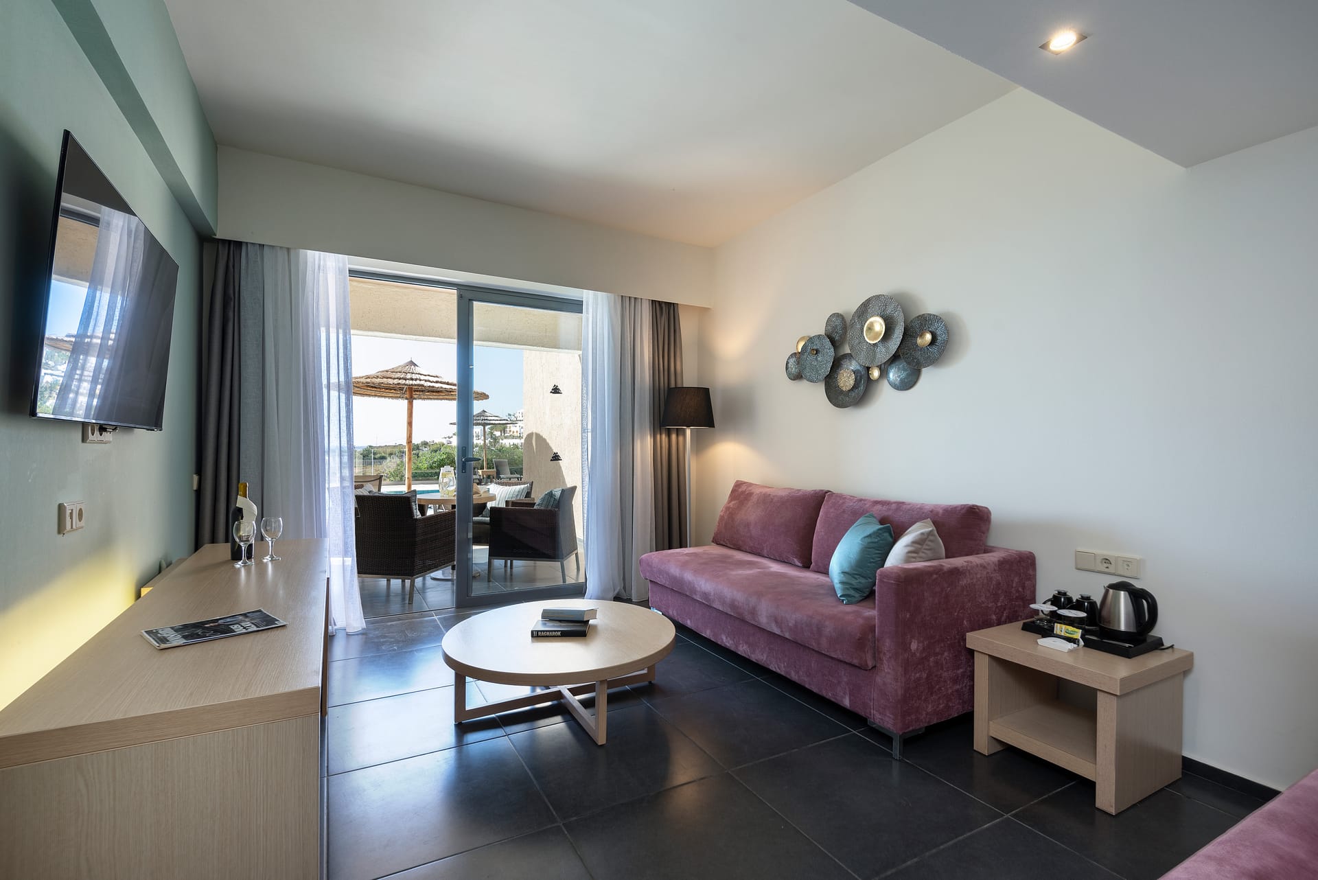Suite Sharing Pool Sea View