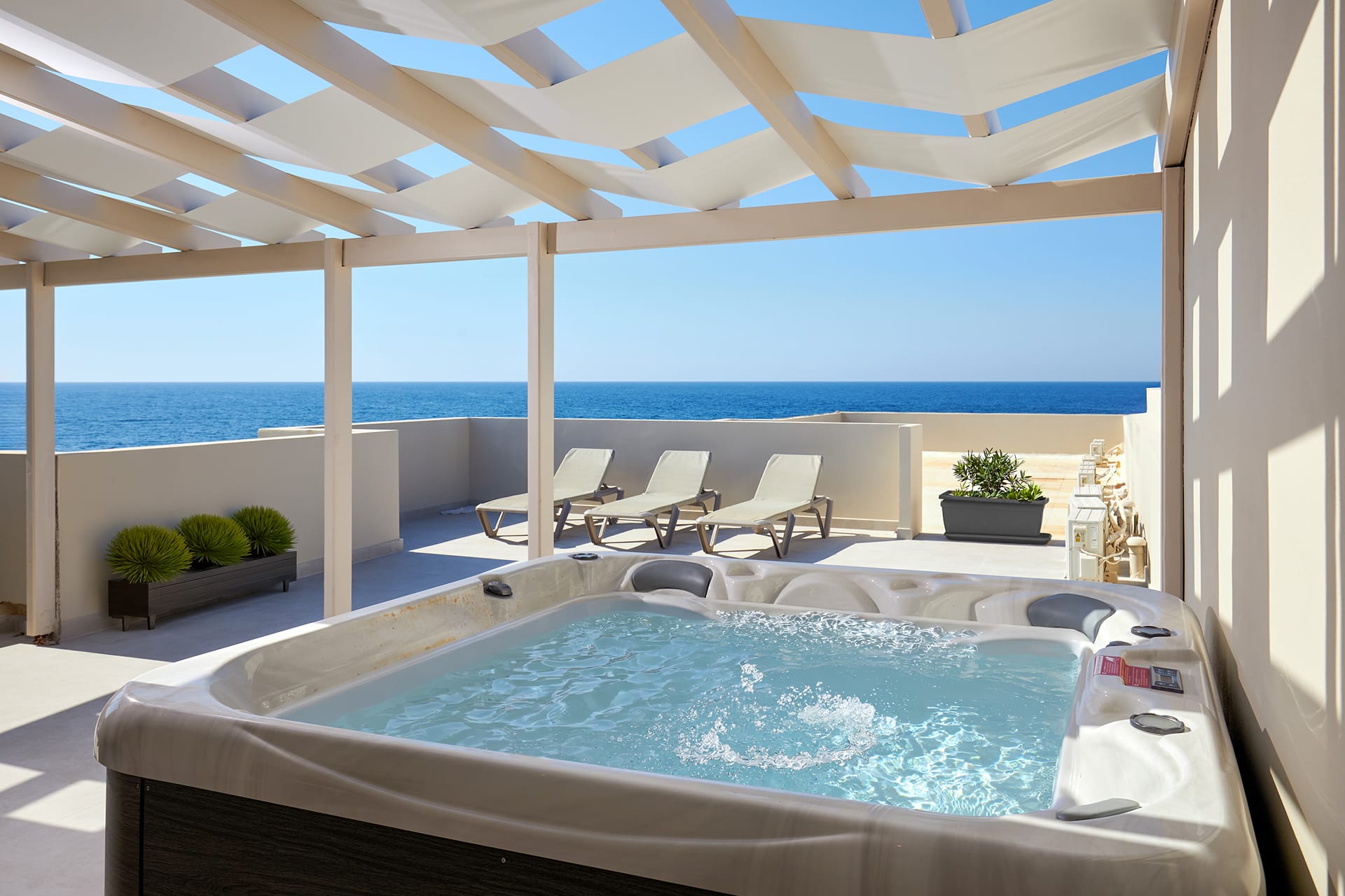 Mila Sissi Bay Hotel, Sisi, Grčka — Penthouse Jacuzzi Suite Sea View