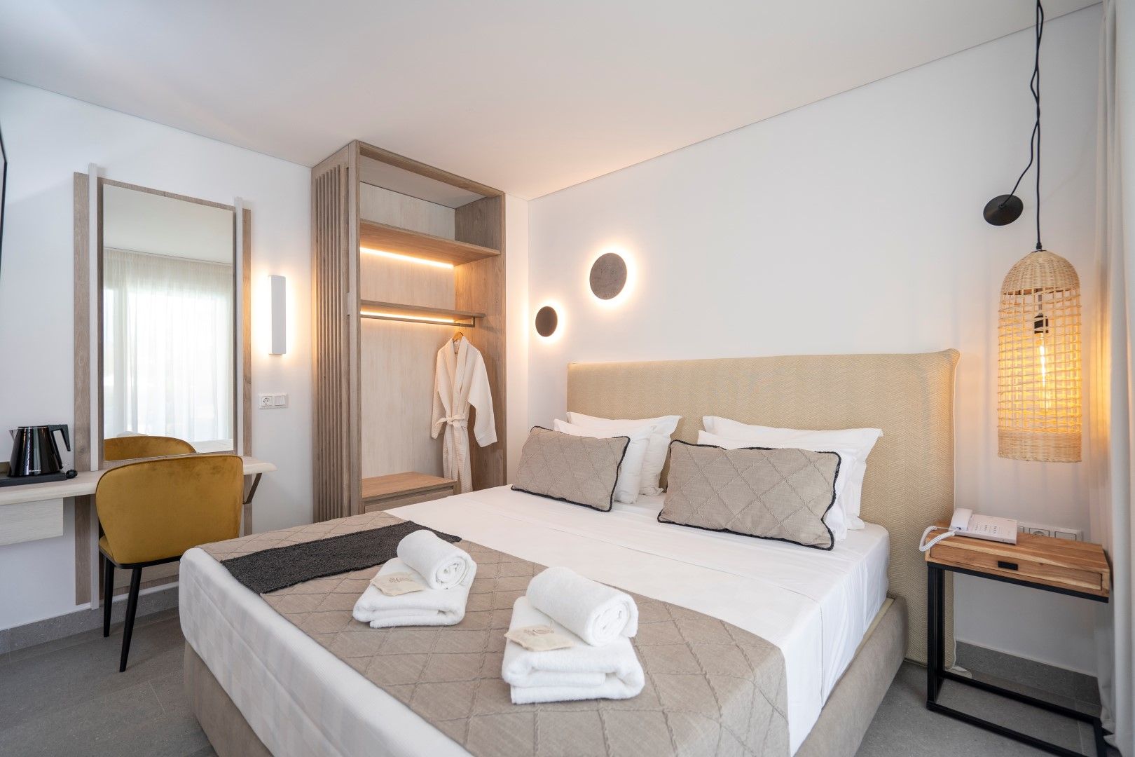 Premium Maisonette with Balcony Pool Front