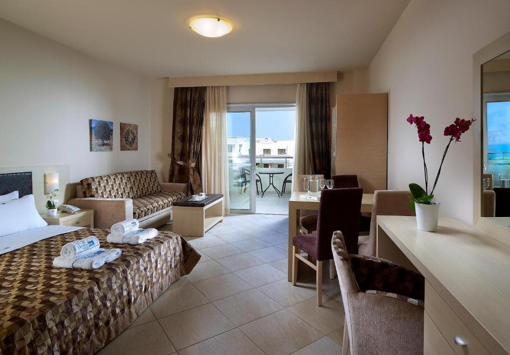 Molos Bay Hotel, Kisamos, Grčka — Double Pool View Room