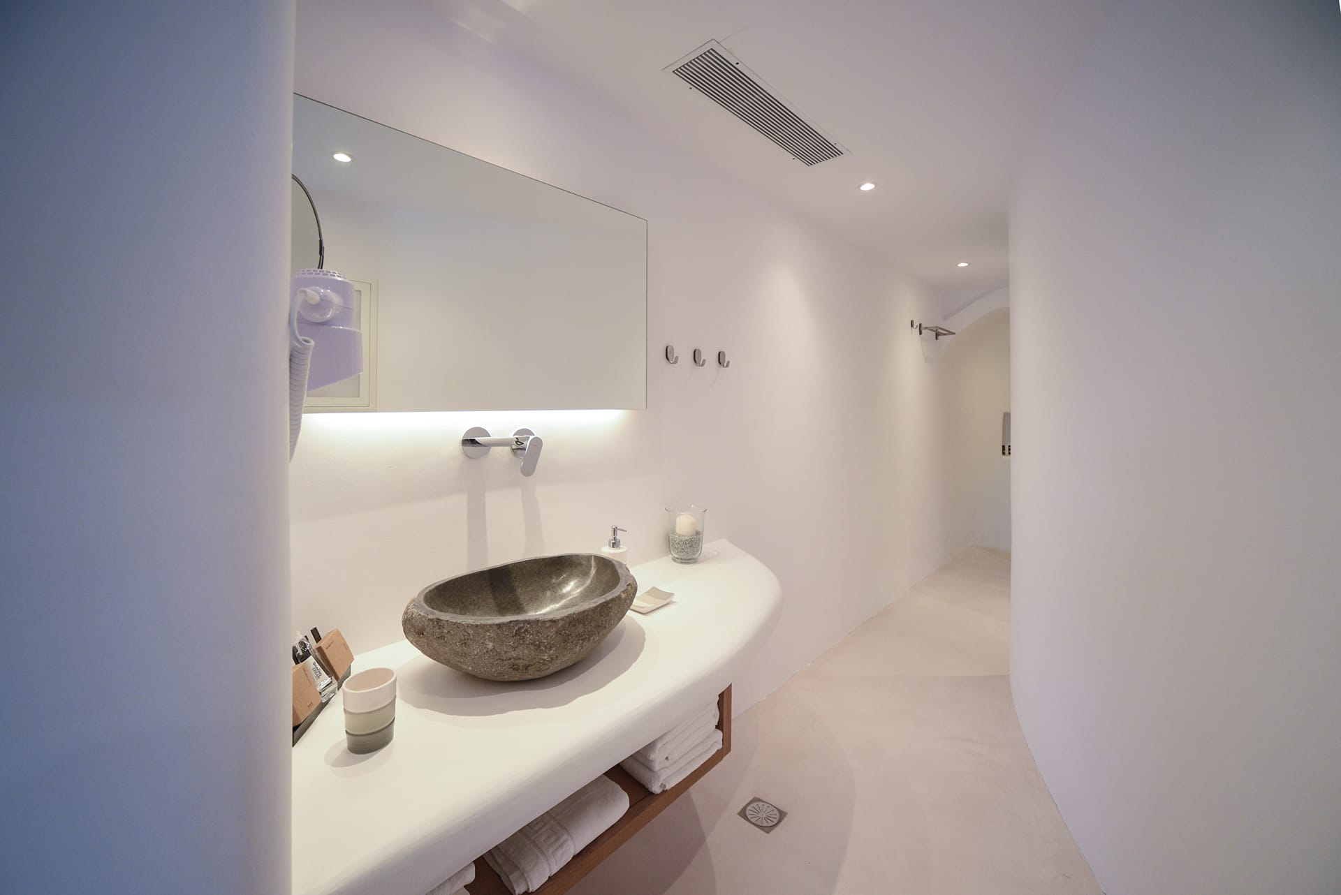 Deluxe Suite with Jetted Tub &amp; Pool View