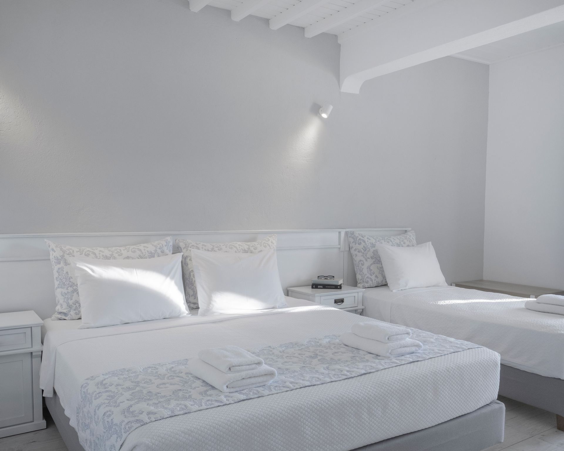 Mykonos Essence Adults Only Hotel, Ornos, Grčka — Cryptic Standard Triple