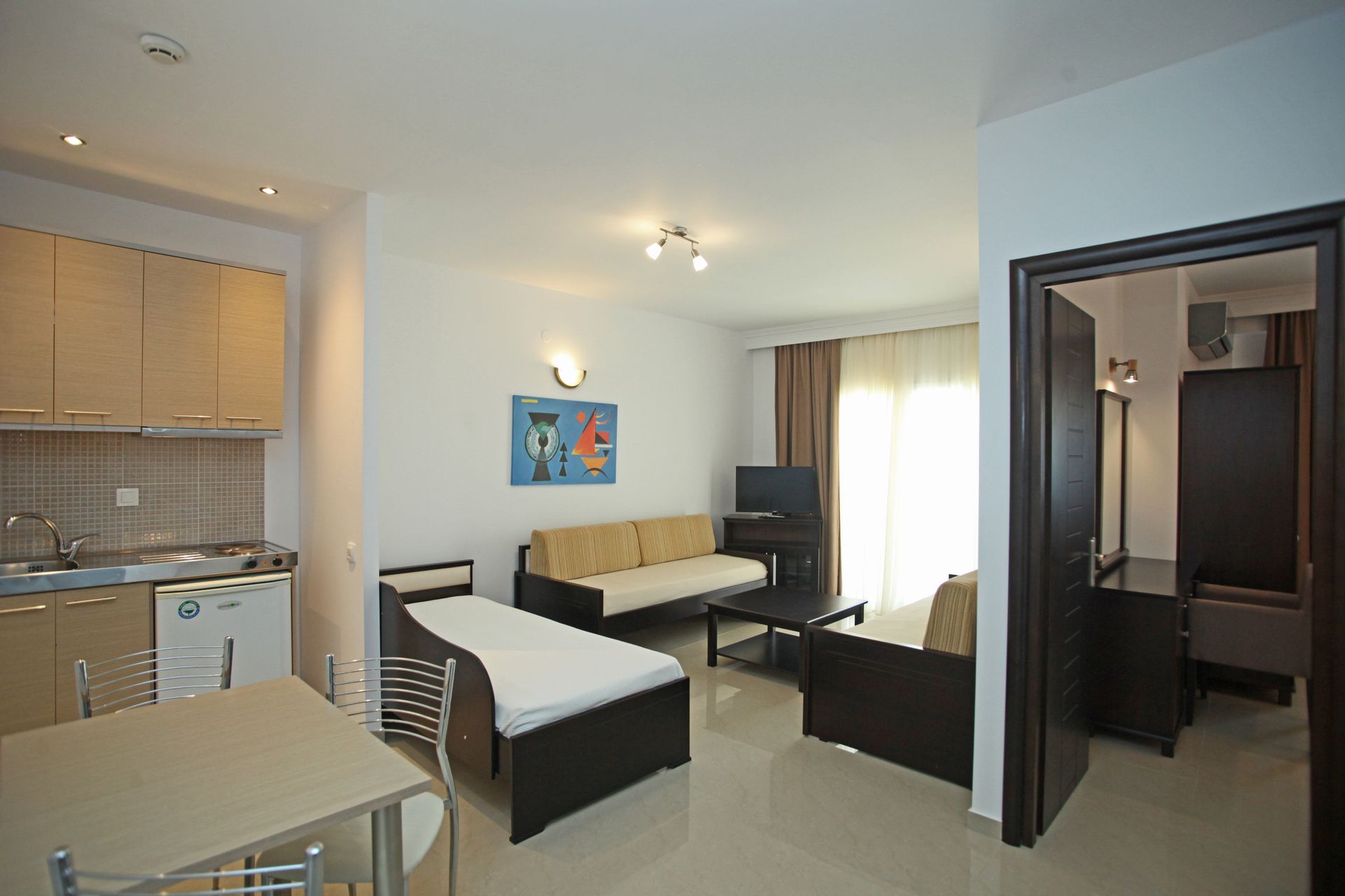 Naias Beach Hotel, Hanioti, Grčka — Garden View Family Apartment (one bedroom)