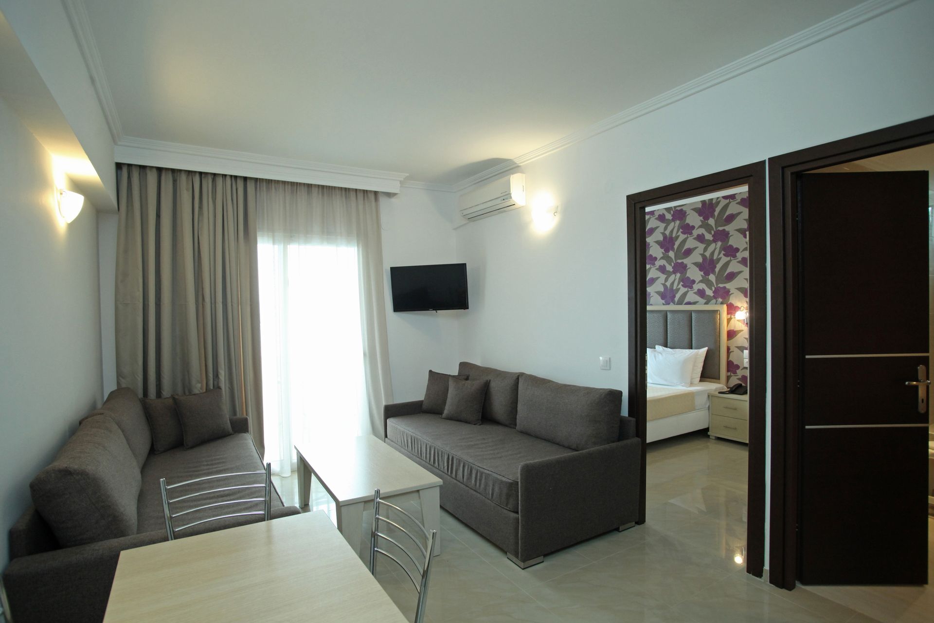 Naias Beach Hotel, Hanioti, Grčka — Sea View Family Apartment (one bedroom)