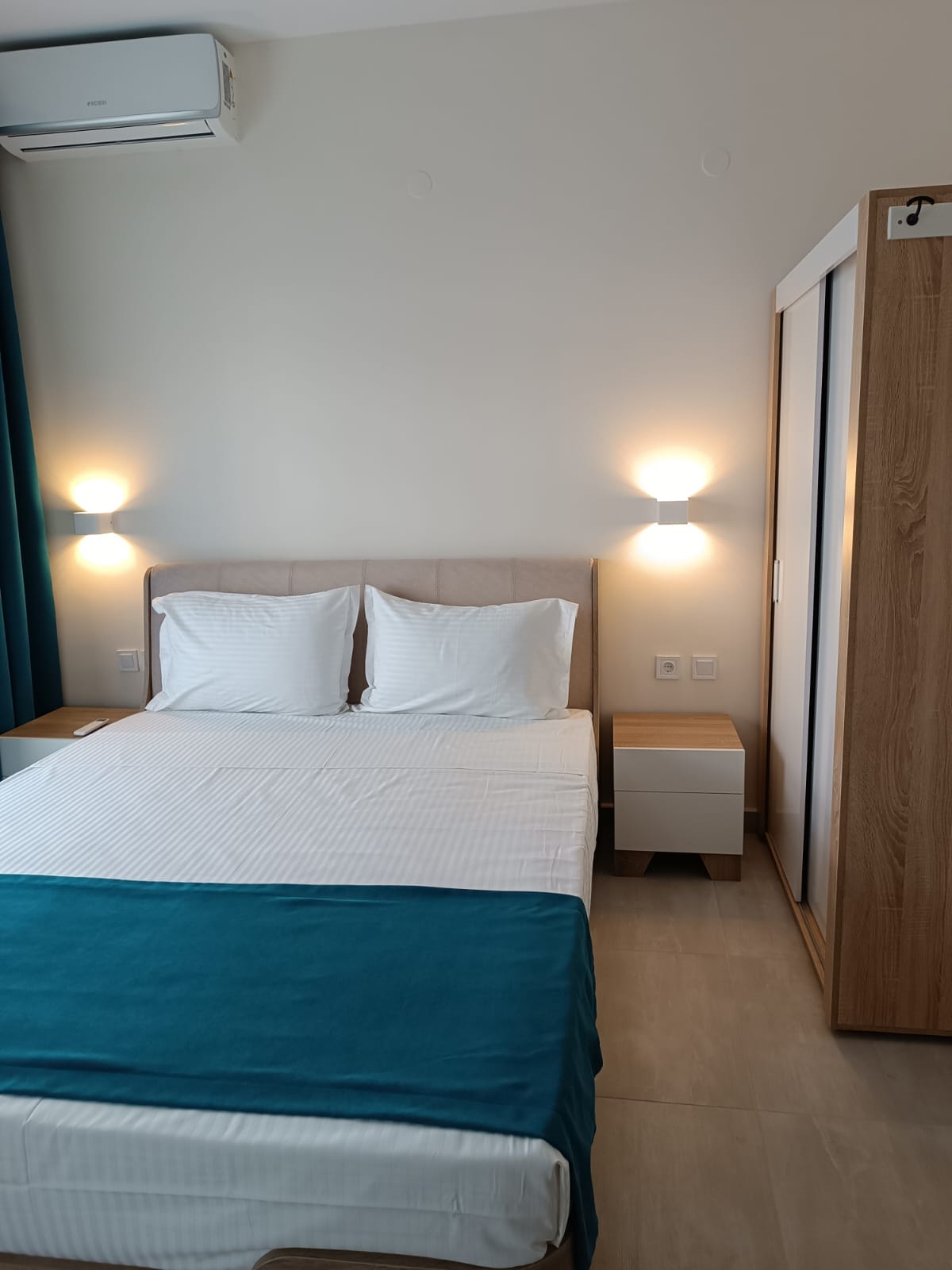 Deluxe Double with Side Sea View