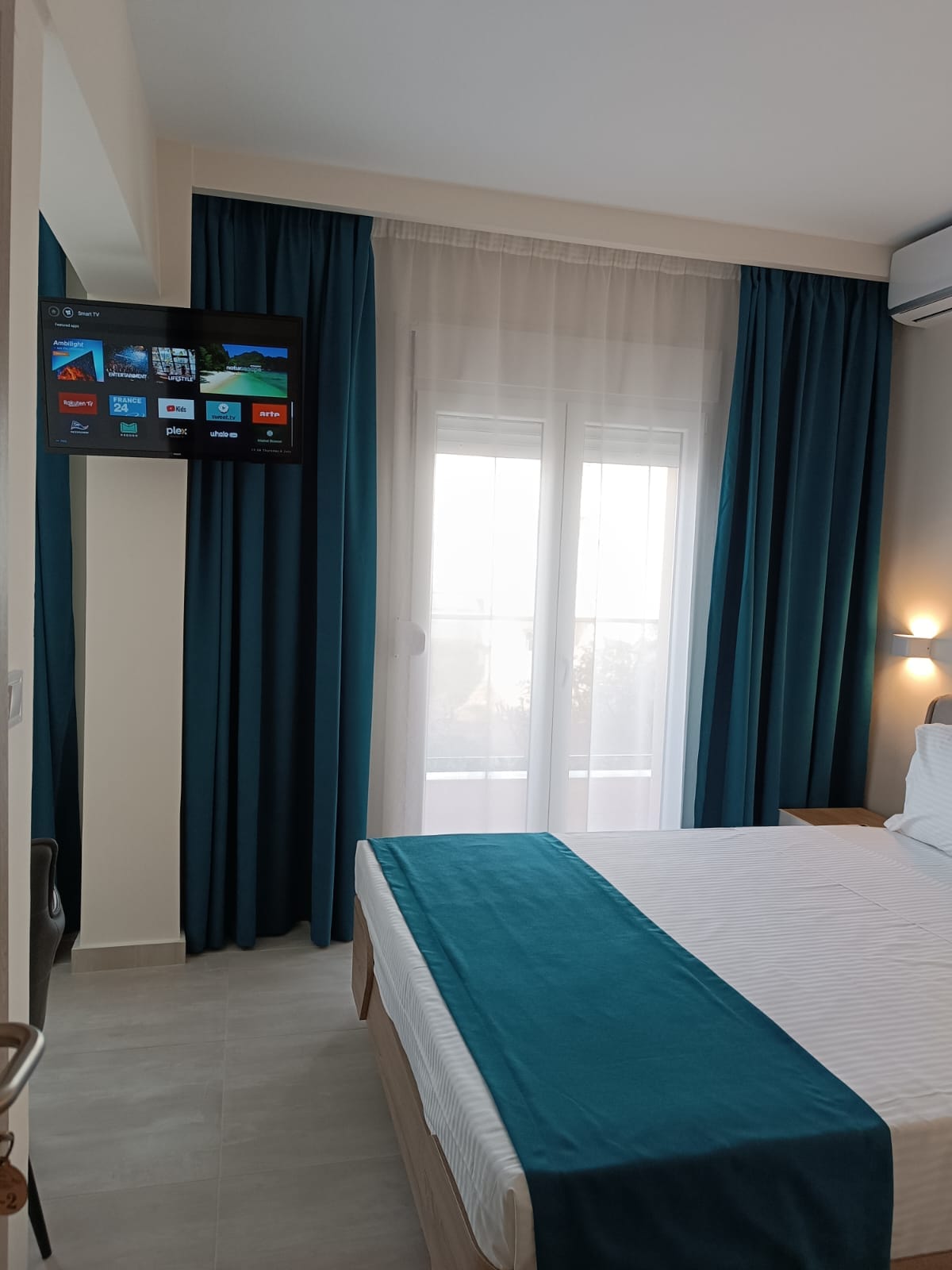 Deluxe Double with Side Sea View