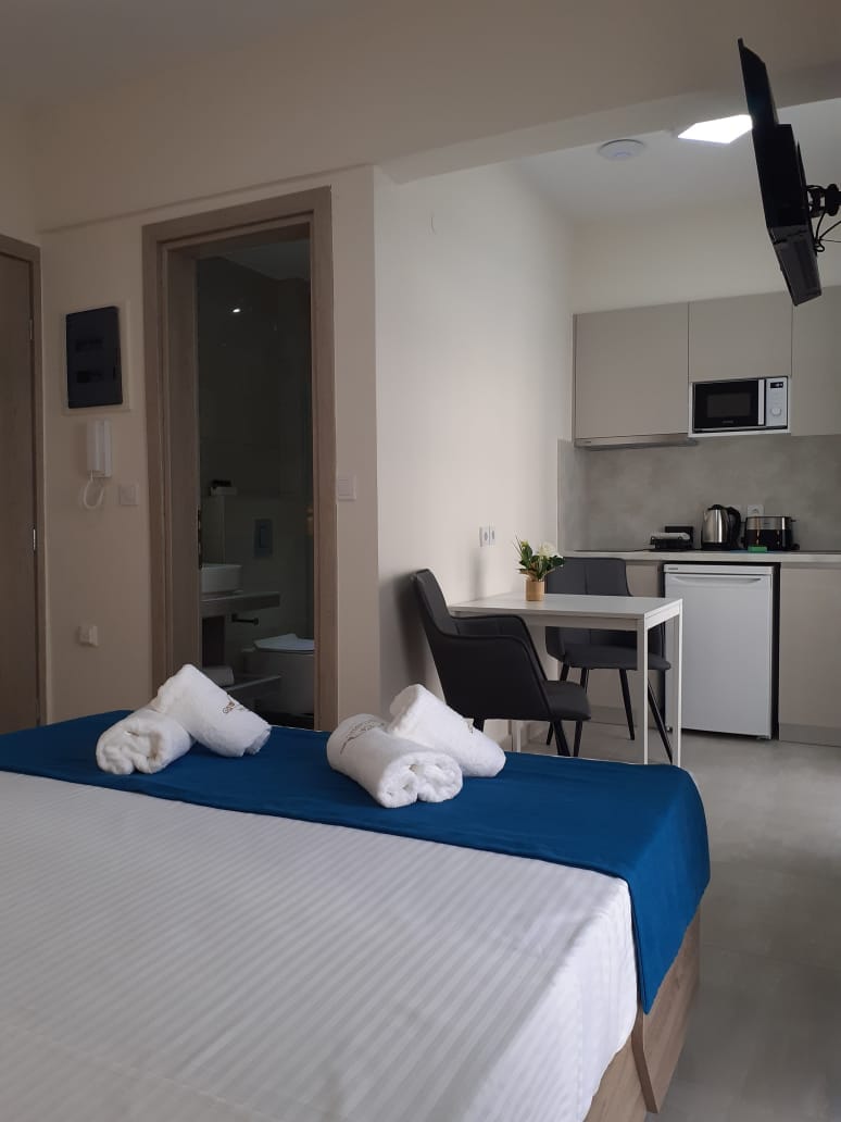 Deluxe Double with Side Sea View