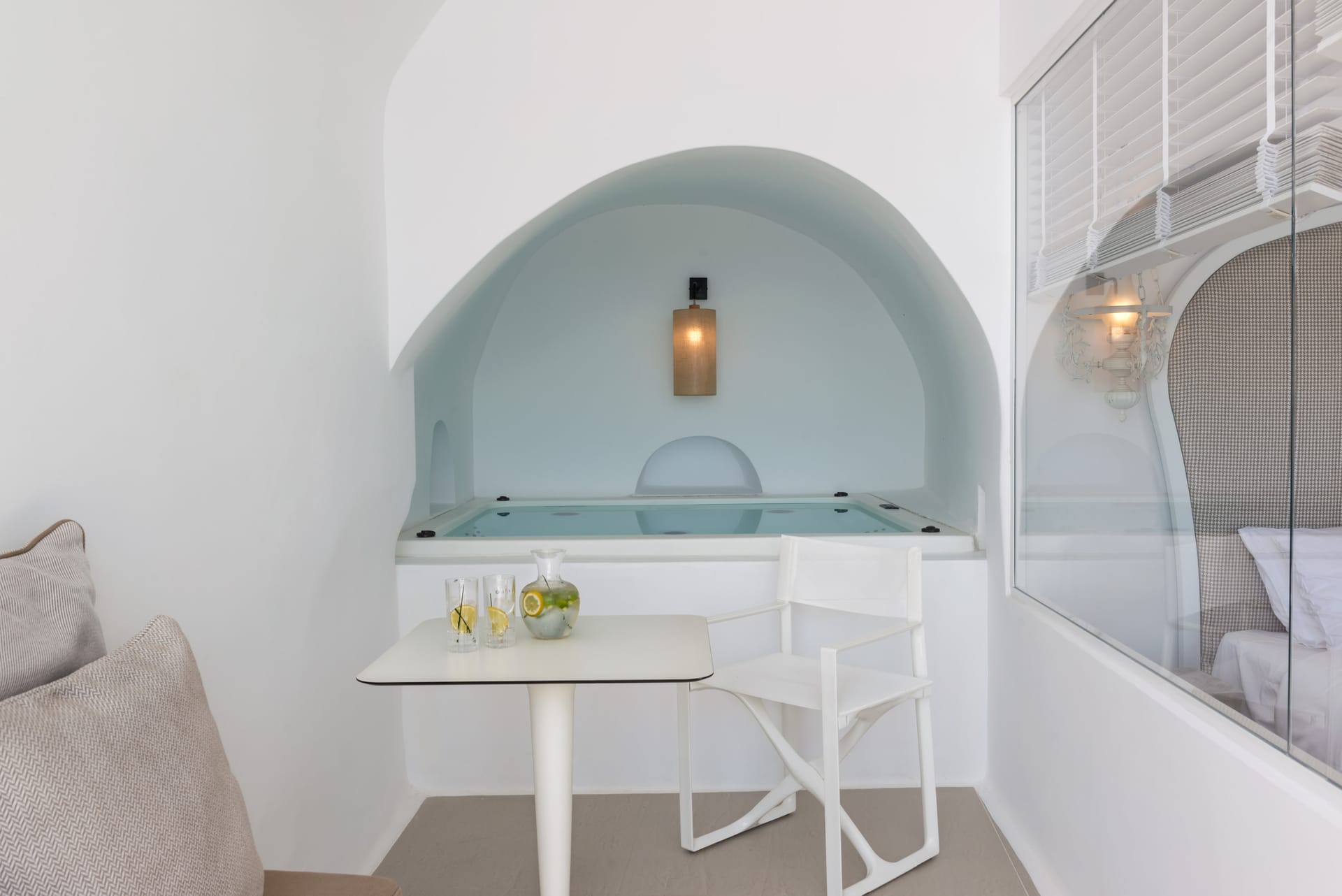 Senior Suite with private hot tub and caldera views Nefeles Luxury