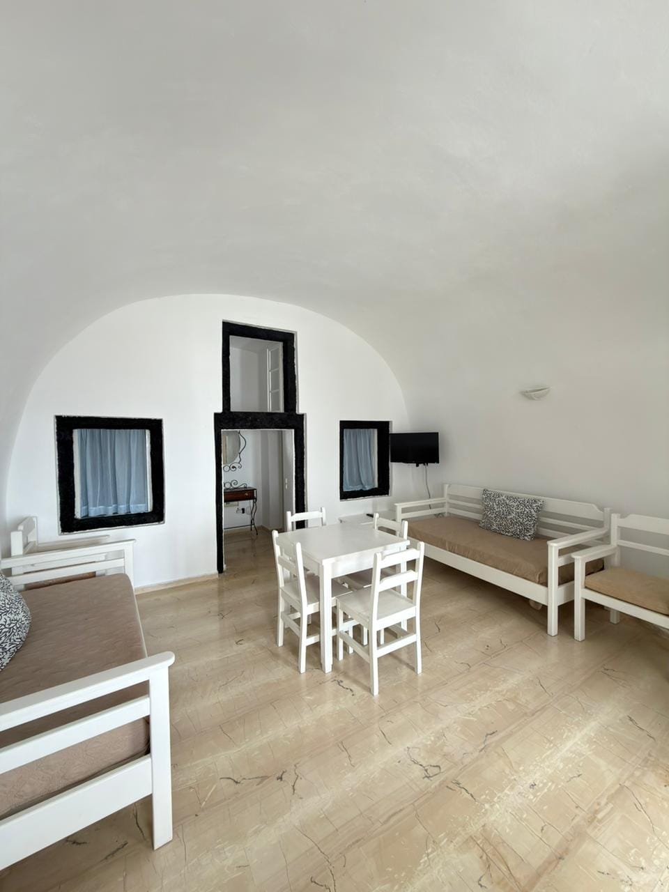 Nomikos Villas Santorini, Firostefani, Grčka — Two Bedrooms Apartment by the Pool