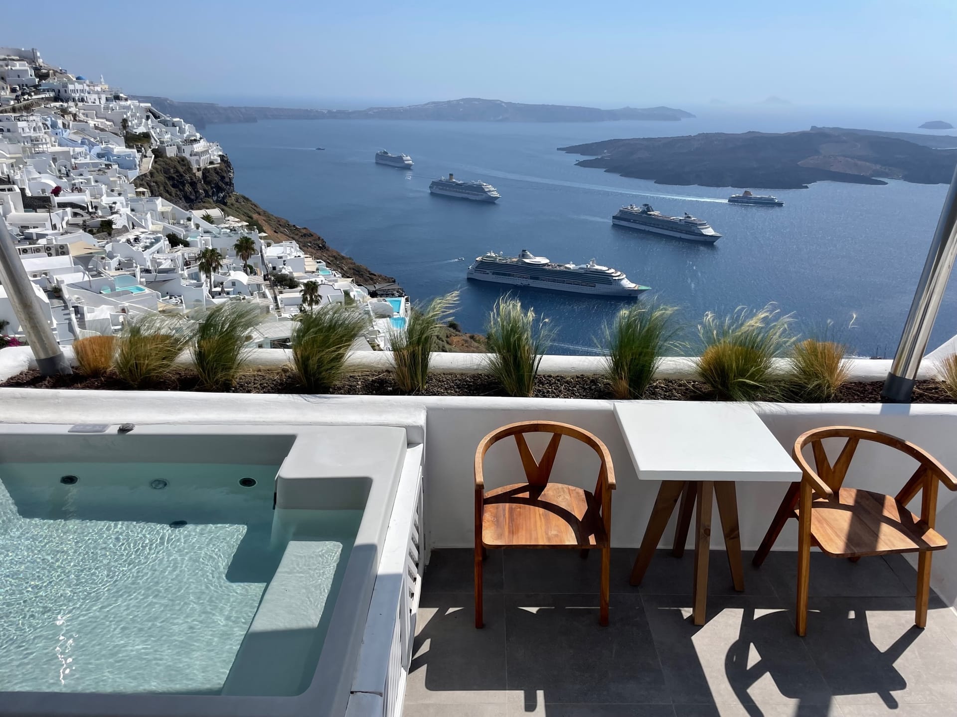 Nomikos Villas Santorini, Firostefani, Grčka — Superior Suite