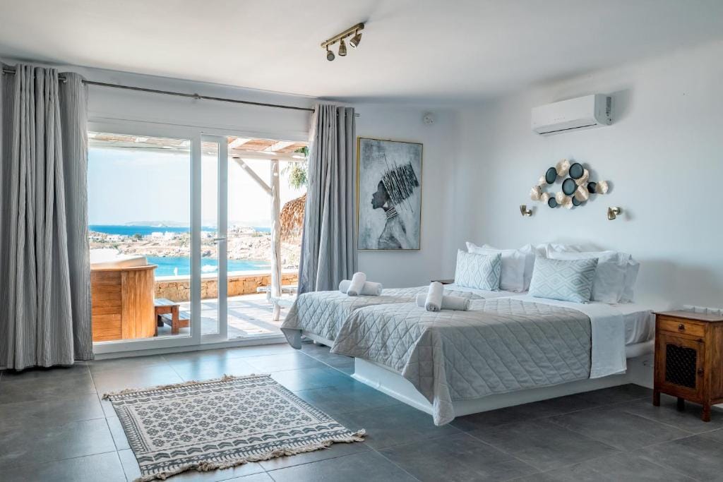 New Paradise Beach Resort Mykonos, Paradise, Grčka — Deluxe Jacuzzi Triple Room